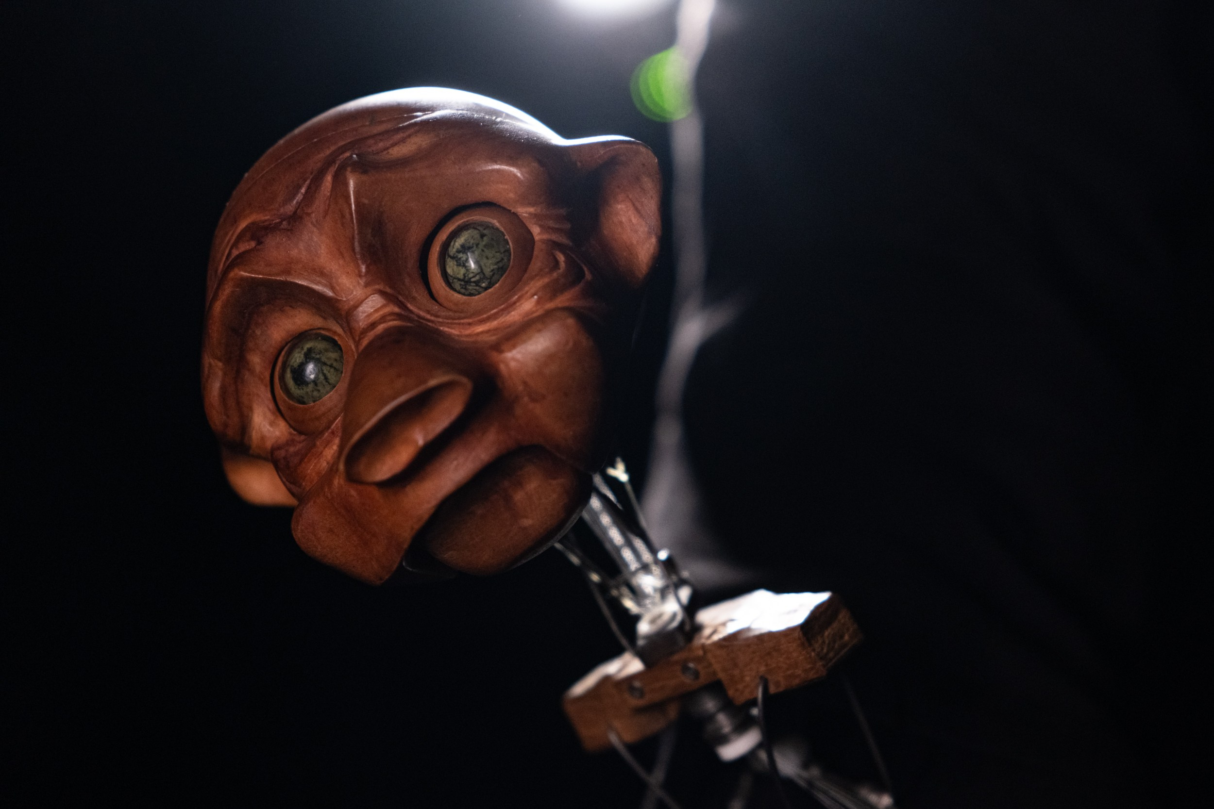 Инопланетянин — эту куклу Захаров сделал в 2010-ых. По воспоминаниям его учеников, он планировал ставить спектакль о встрече двух цивилизаций, но не успел. Идею мастера хотят продолжить его ученики. 11 сентября, 2025.