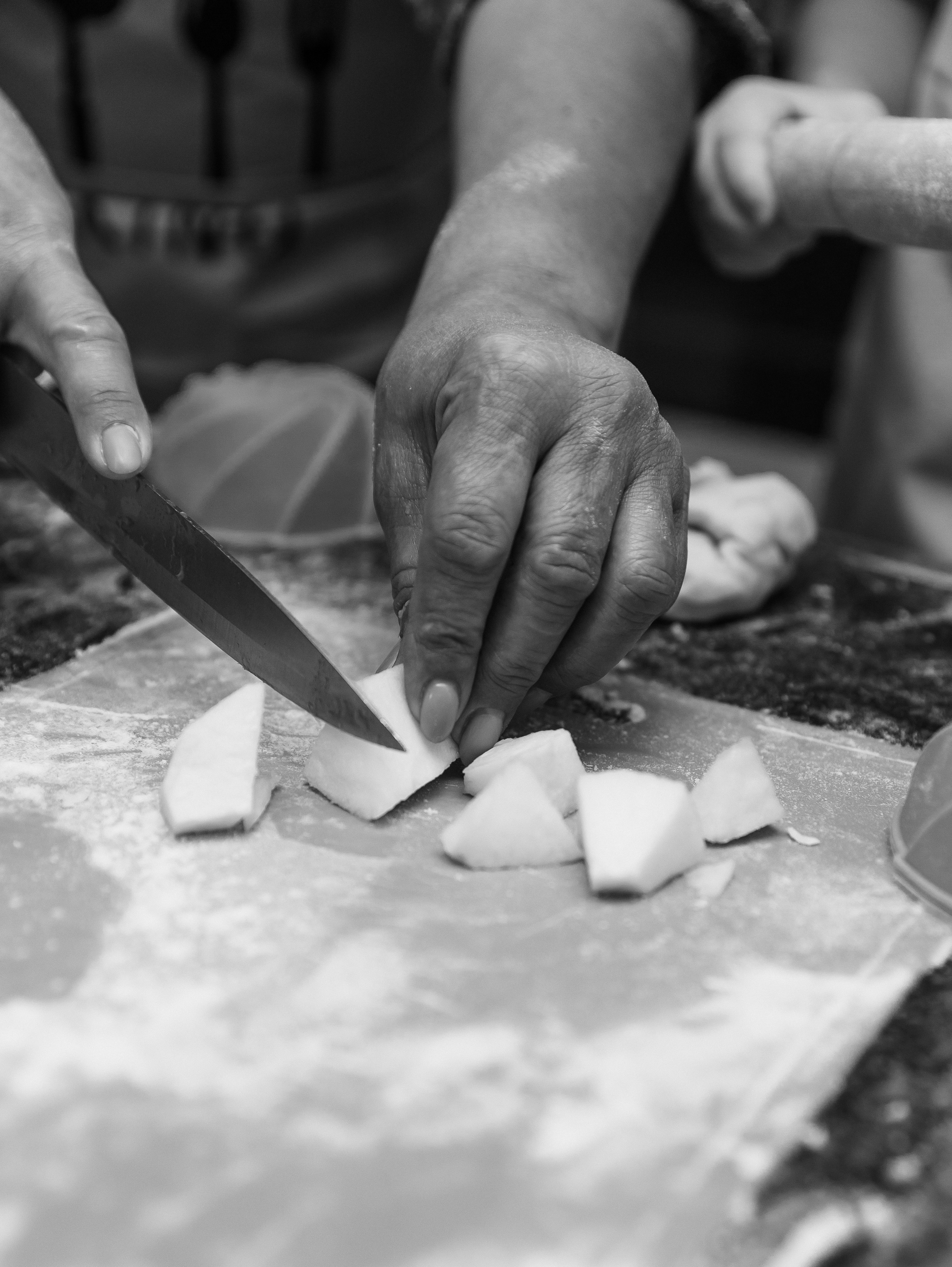 Бабушка и внуки пекут. Фотограф текстиля в Москве Ольга Иванова