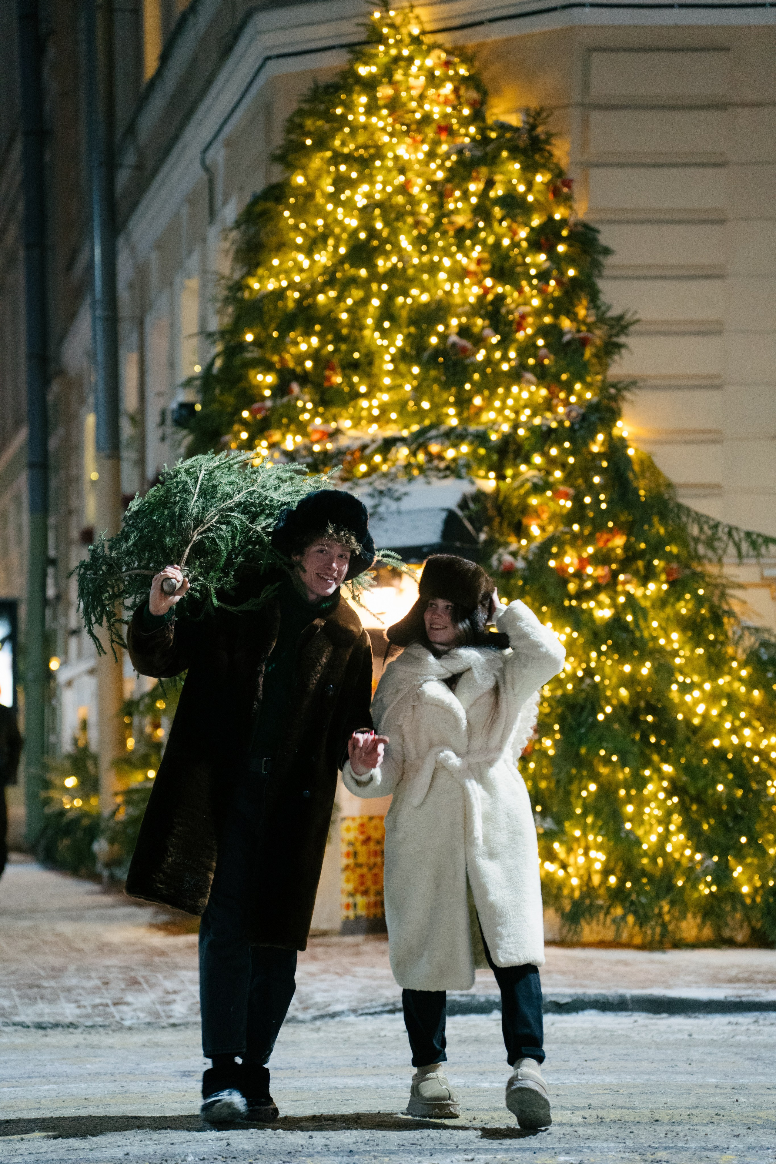 НОВОГОДНЯЯ ПРОГУЛКА ПАРЫ ПО ЧЕРНЫШЕВСКОЙ ПЕРЕД НОВЫМ ГОДОМ. Профессиональный фотограф, Санкт-Петербург — Виктория Богомолова