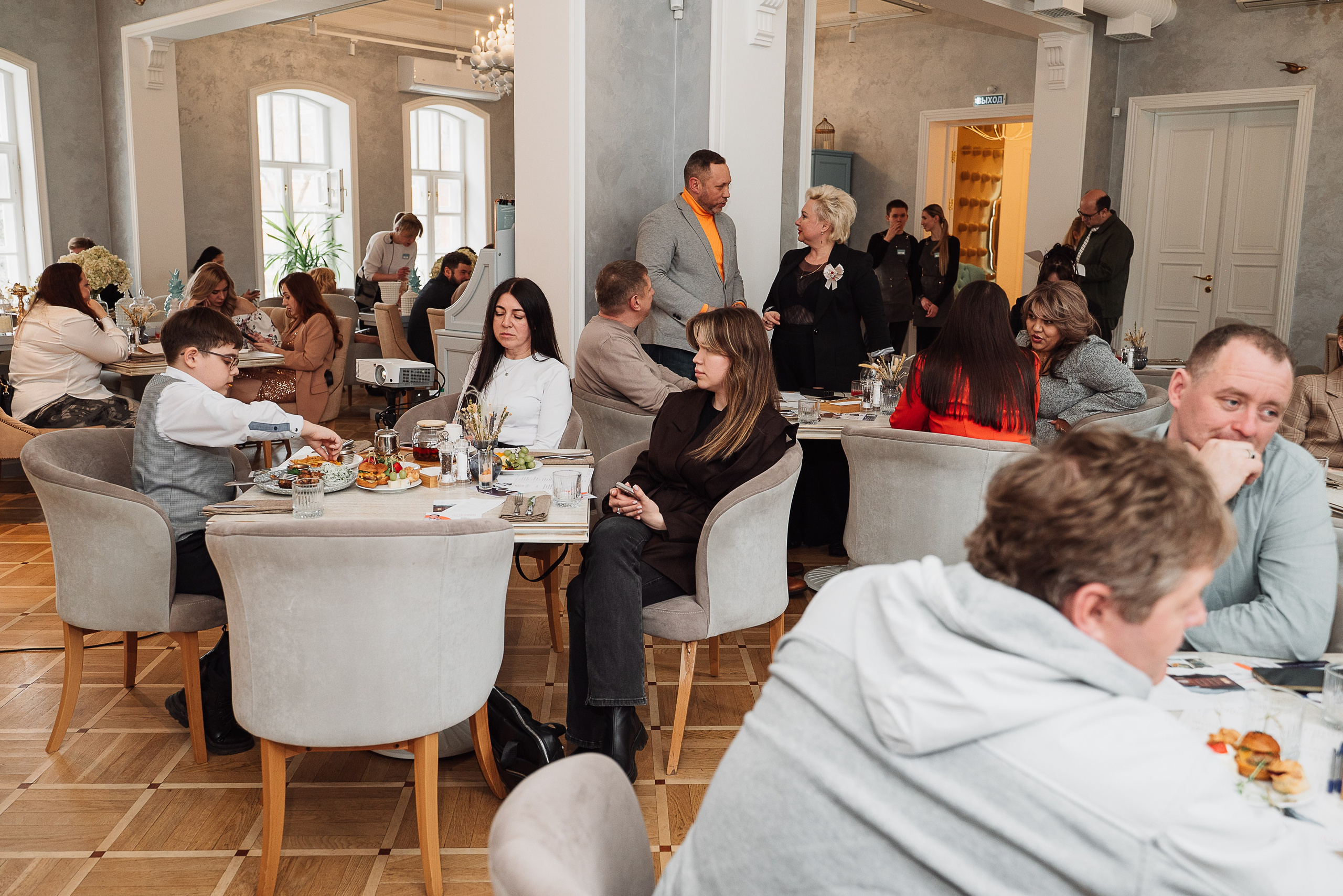 Бизнес-встречи. Семейный свадебный репортажный фотограф в Пензе Светлана Курышова