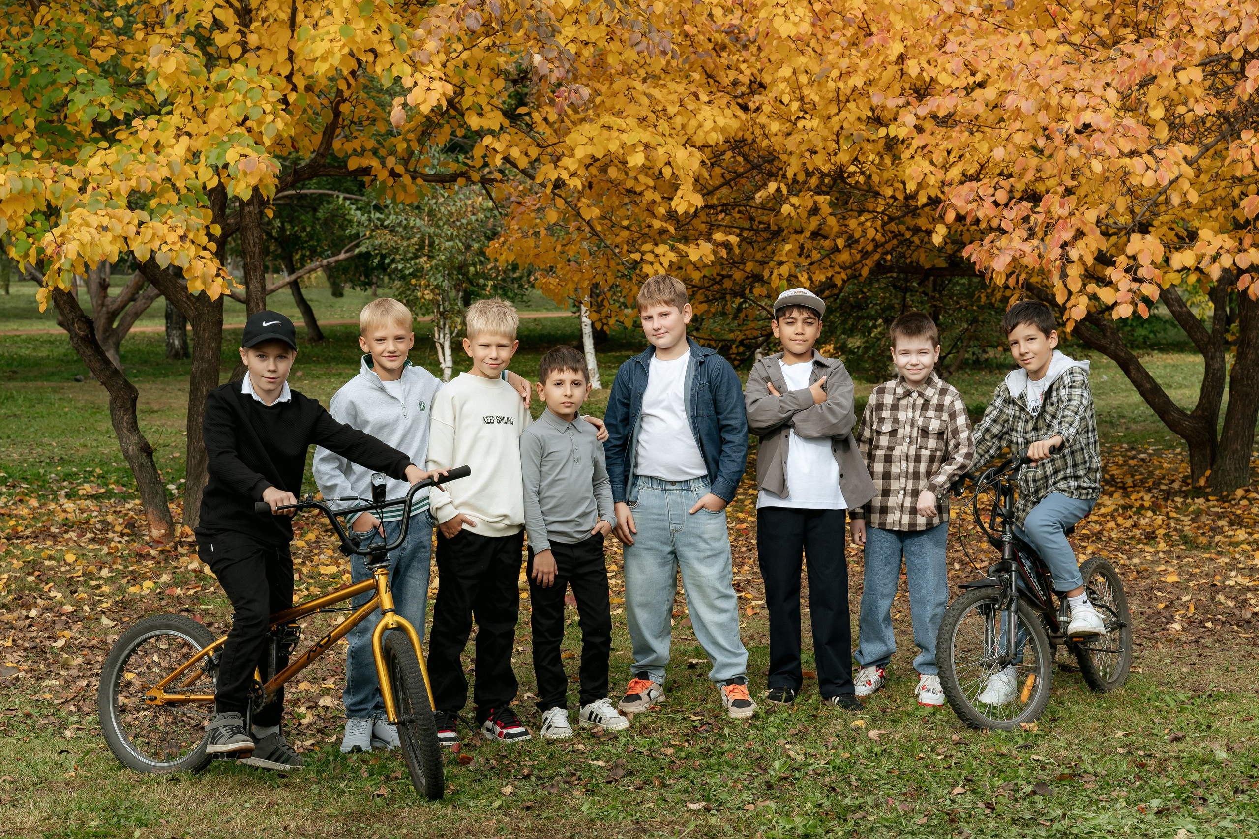 Фотосессия осенью в парке. 4 класс. Фотограф Ким Наталья в Красноярске