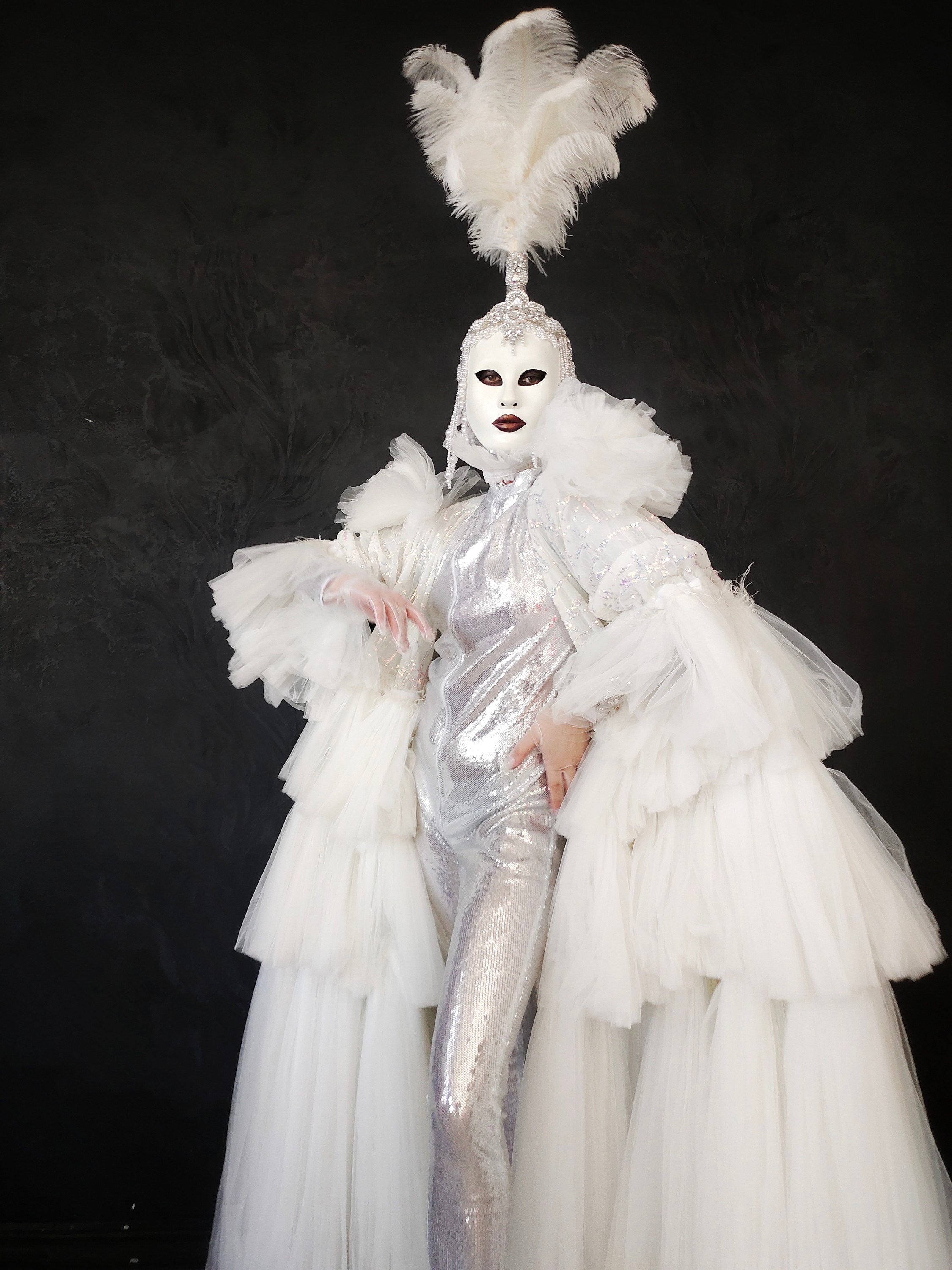 Костюм Серебро на встречу гостей. Мимы и Ходулисты на встречу гостей. Москва