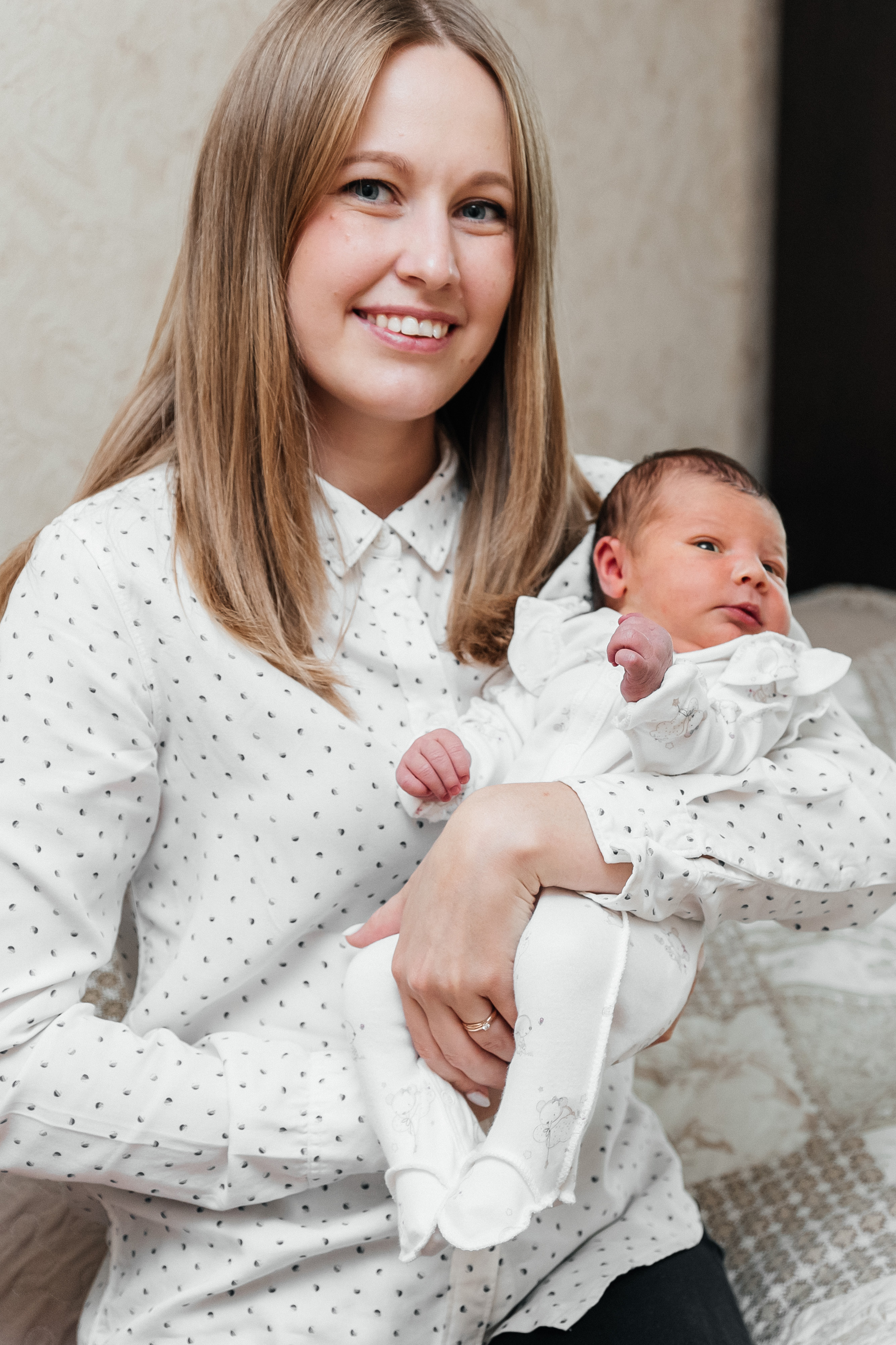 Выписка из роддома. Семейный детский фотограф видеограф в Омске Юлия Татаринова