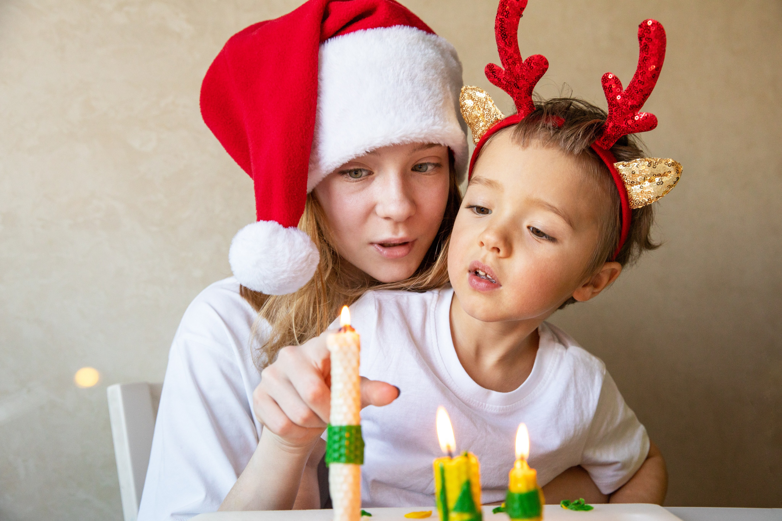 Children's Christmas photo session. Professional family, children, fashion, event and wedding photographer in Portugal.