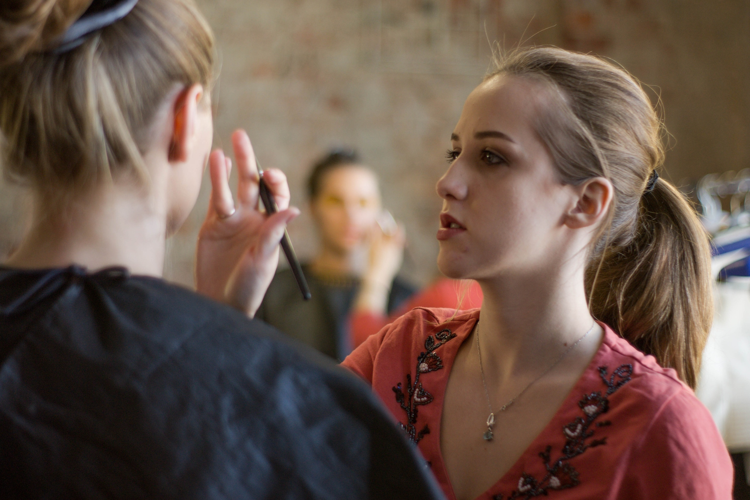 Процесс работы визажистом. Визажист — стилист по прическам в г. Санкт — Петербург. Алина Виллер