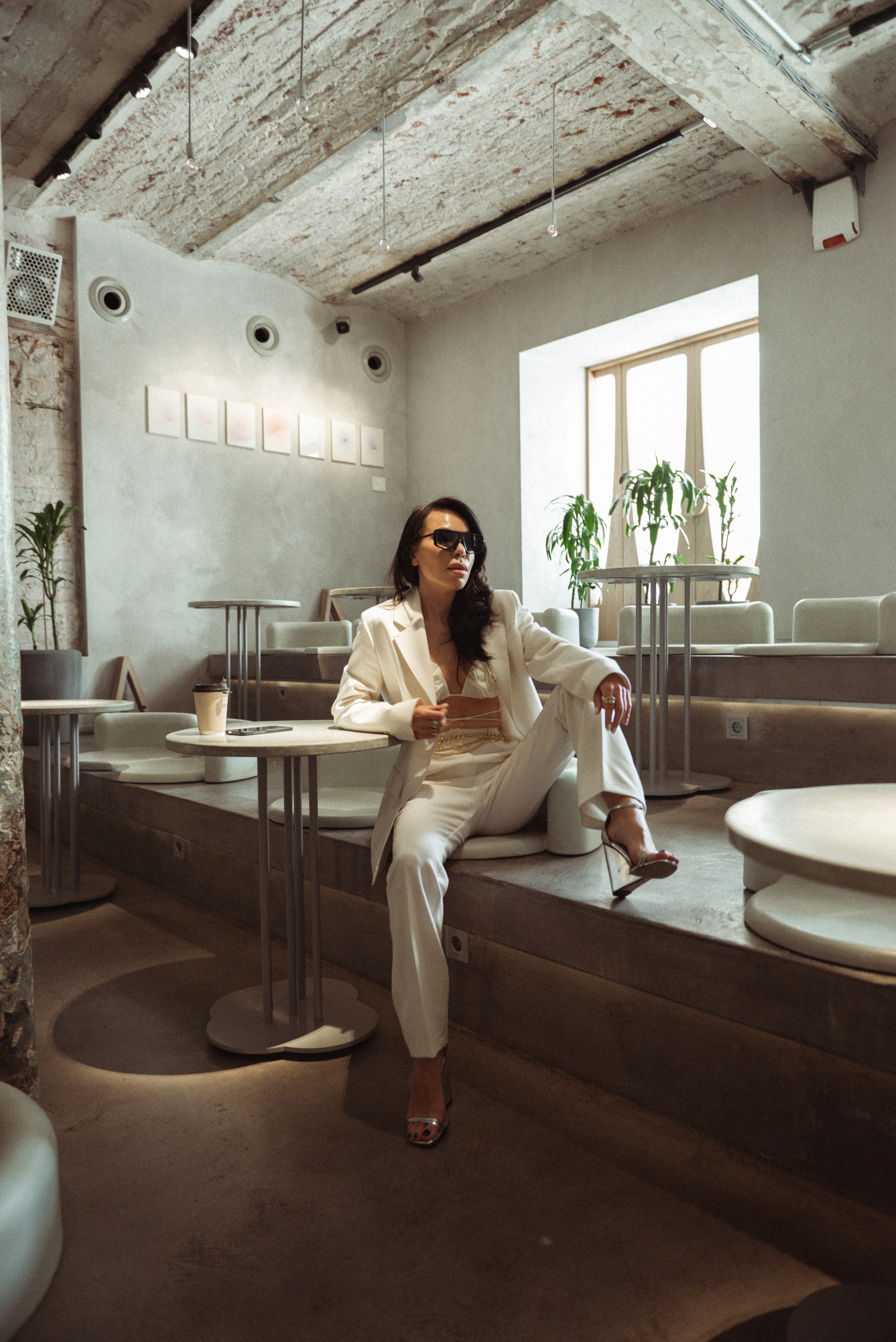 как позировать на улице