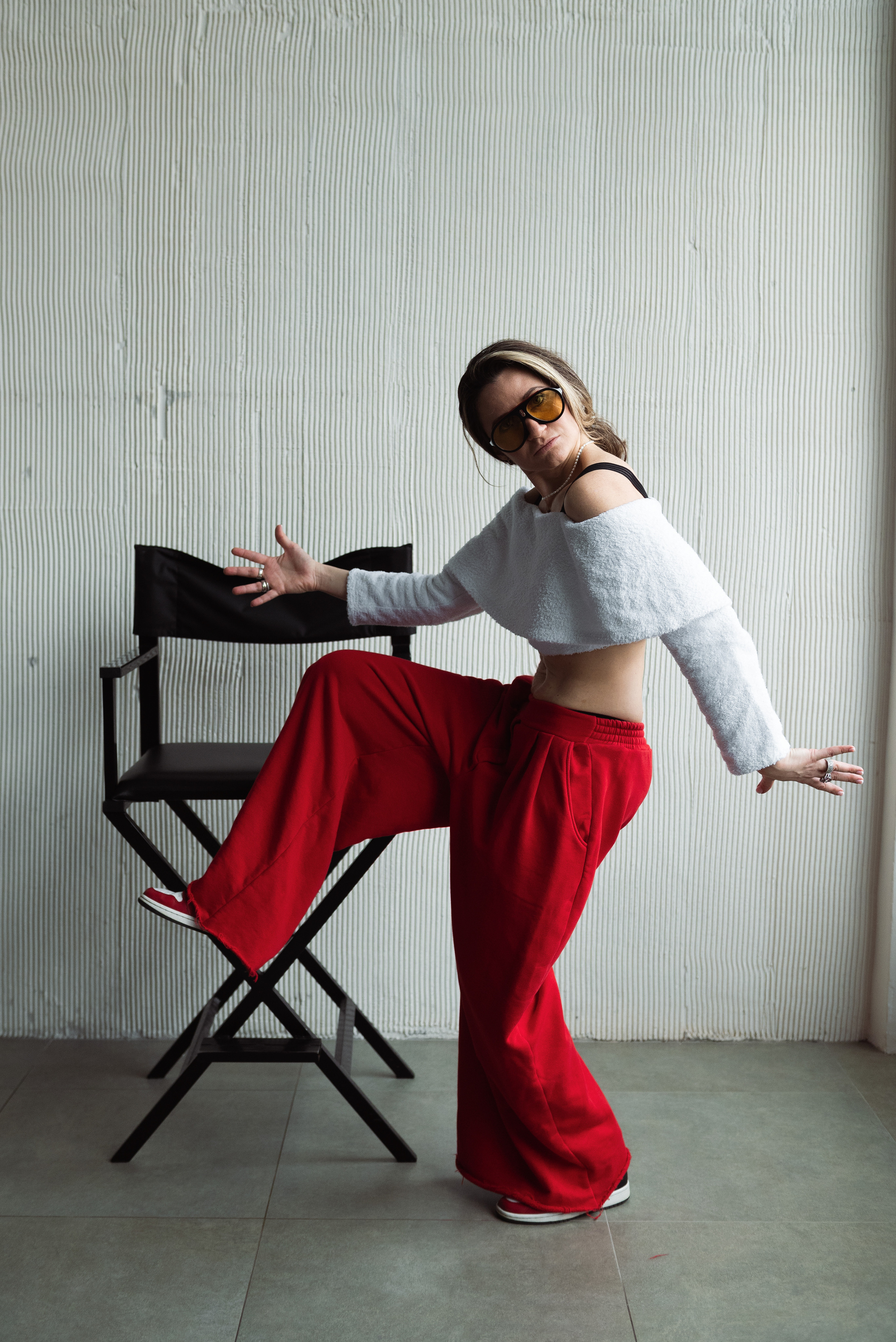 как позировать руками