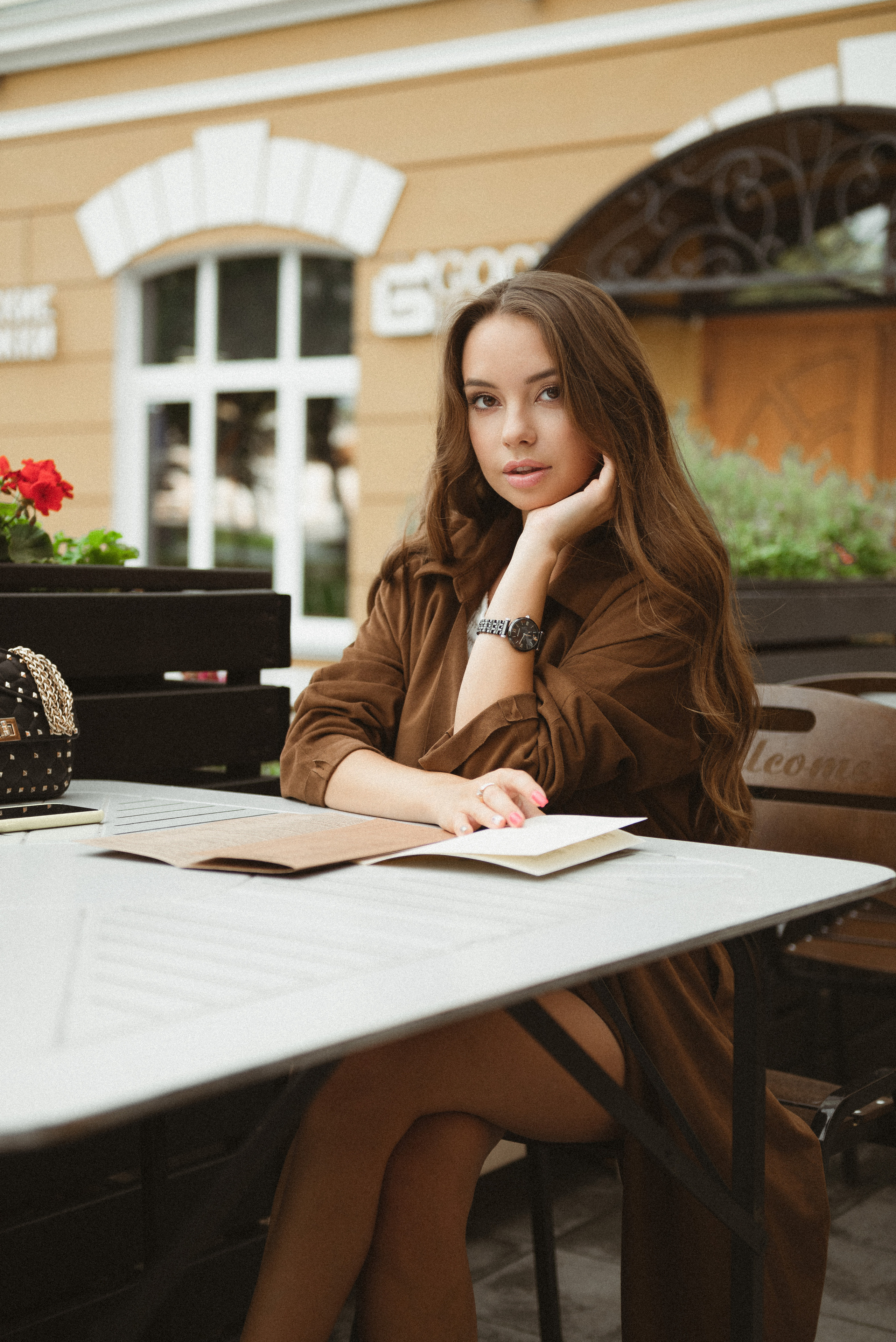 как правильно позировать полным девушкам