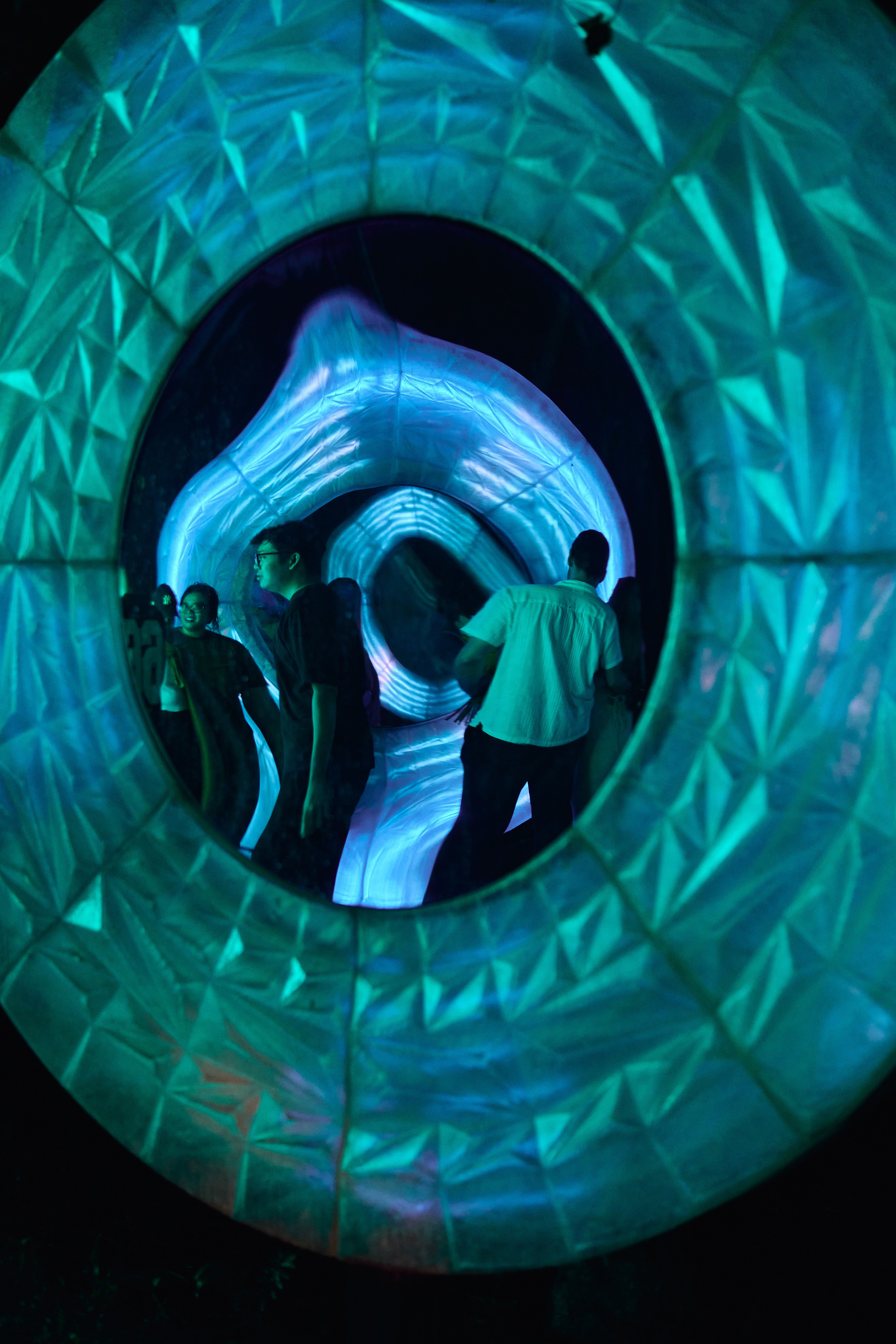 NuanuNight. See the moment and catche. commercial and reportage