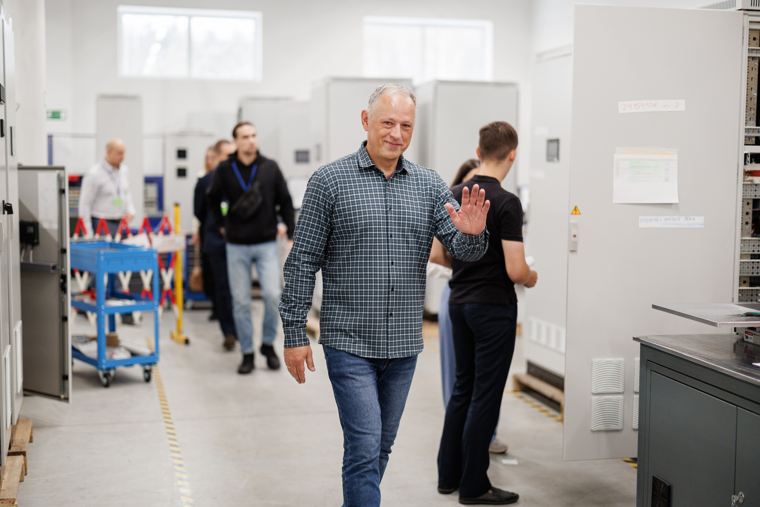 Вольтаг — Экскурсия по производству. Контент для бизнеса в Екатеринбурге Полдень Медиа