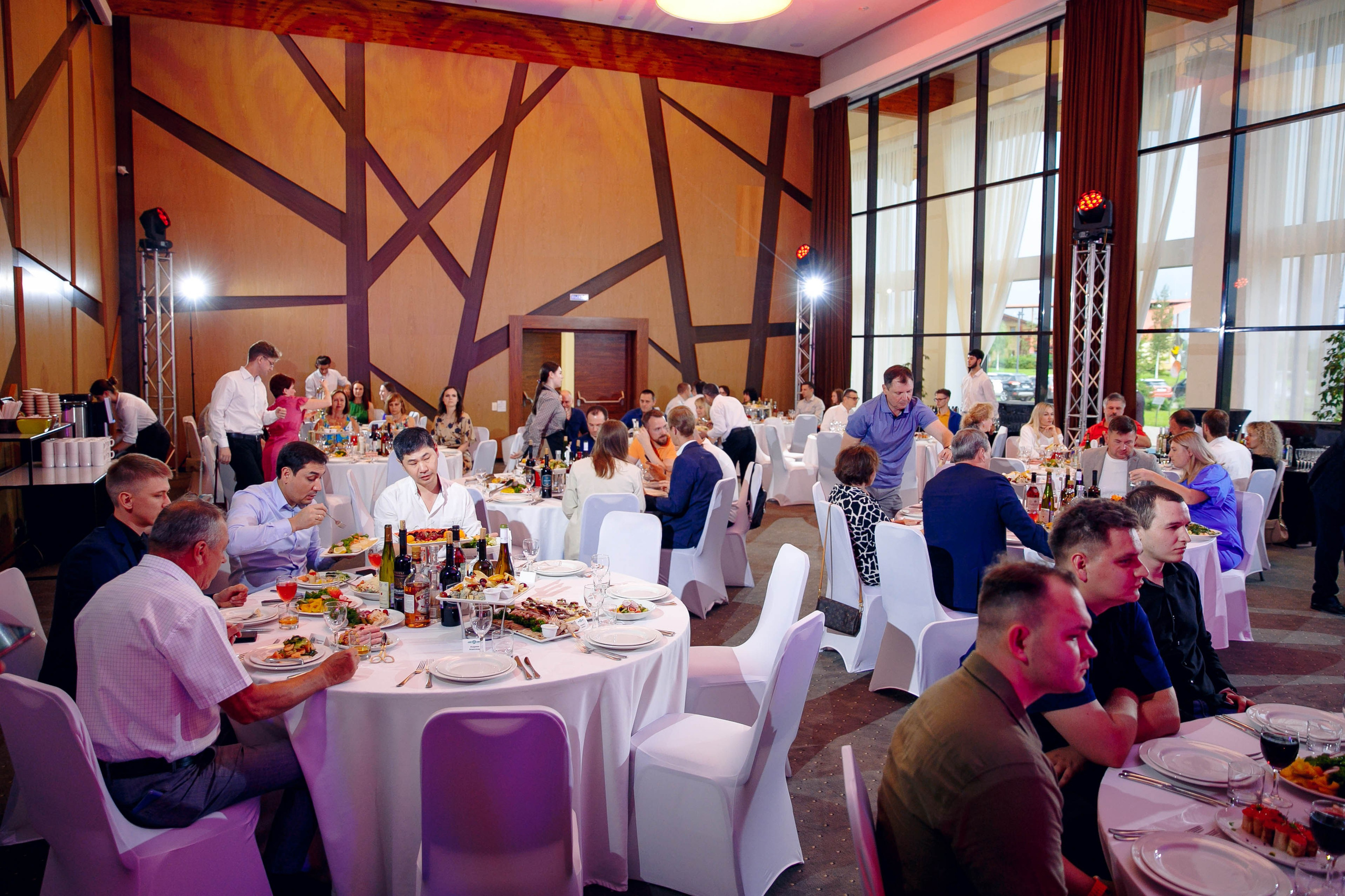 Банкет в «Азимуте». Ваш репортажный фотограф Артемий Антонов