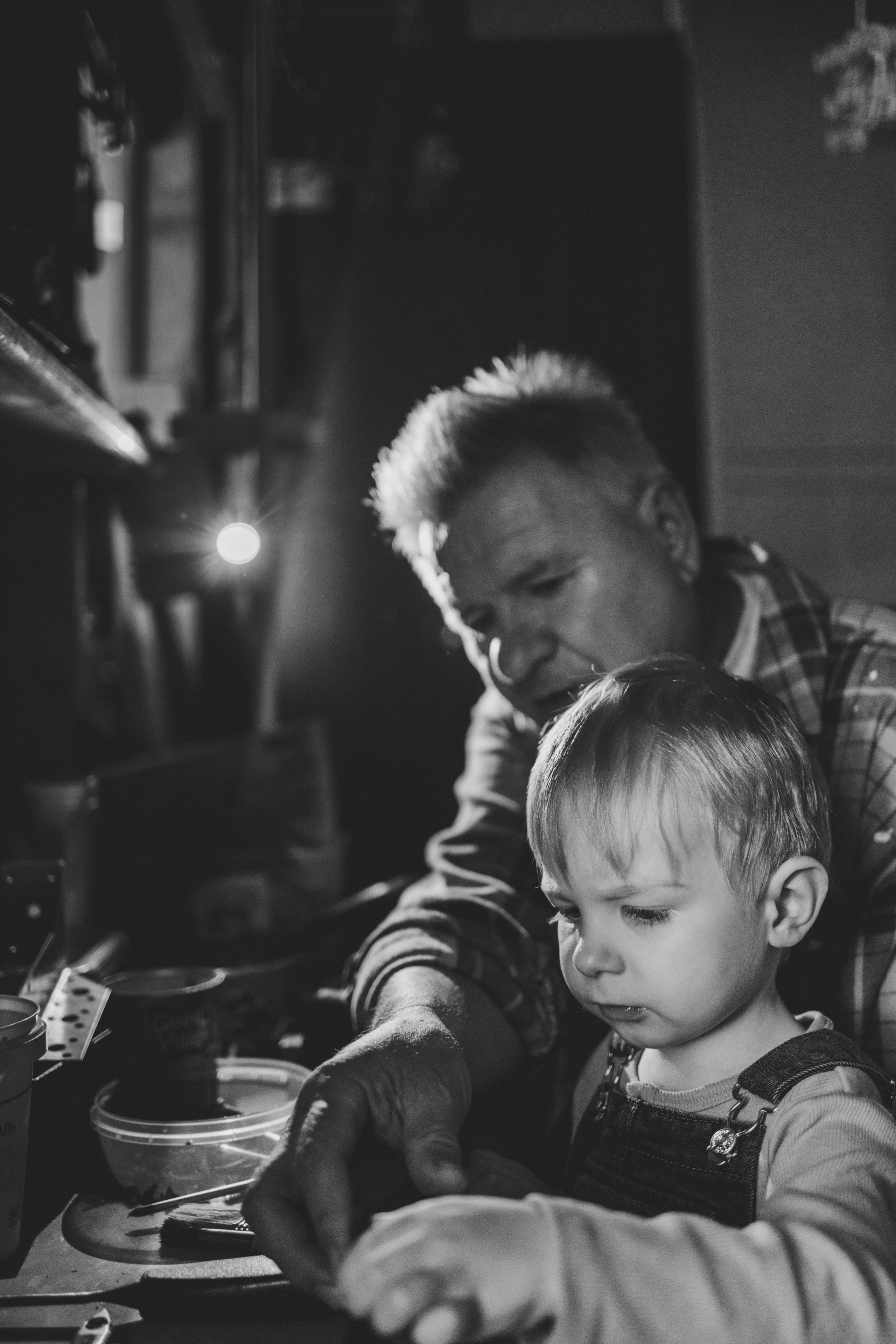 Стройка с дедом. Фотограф lifestylе в Москве Пшеничная Анастасия