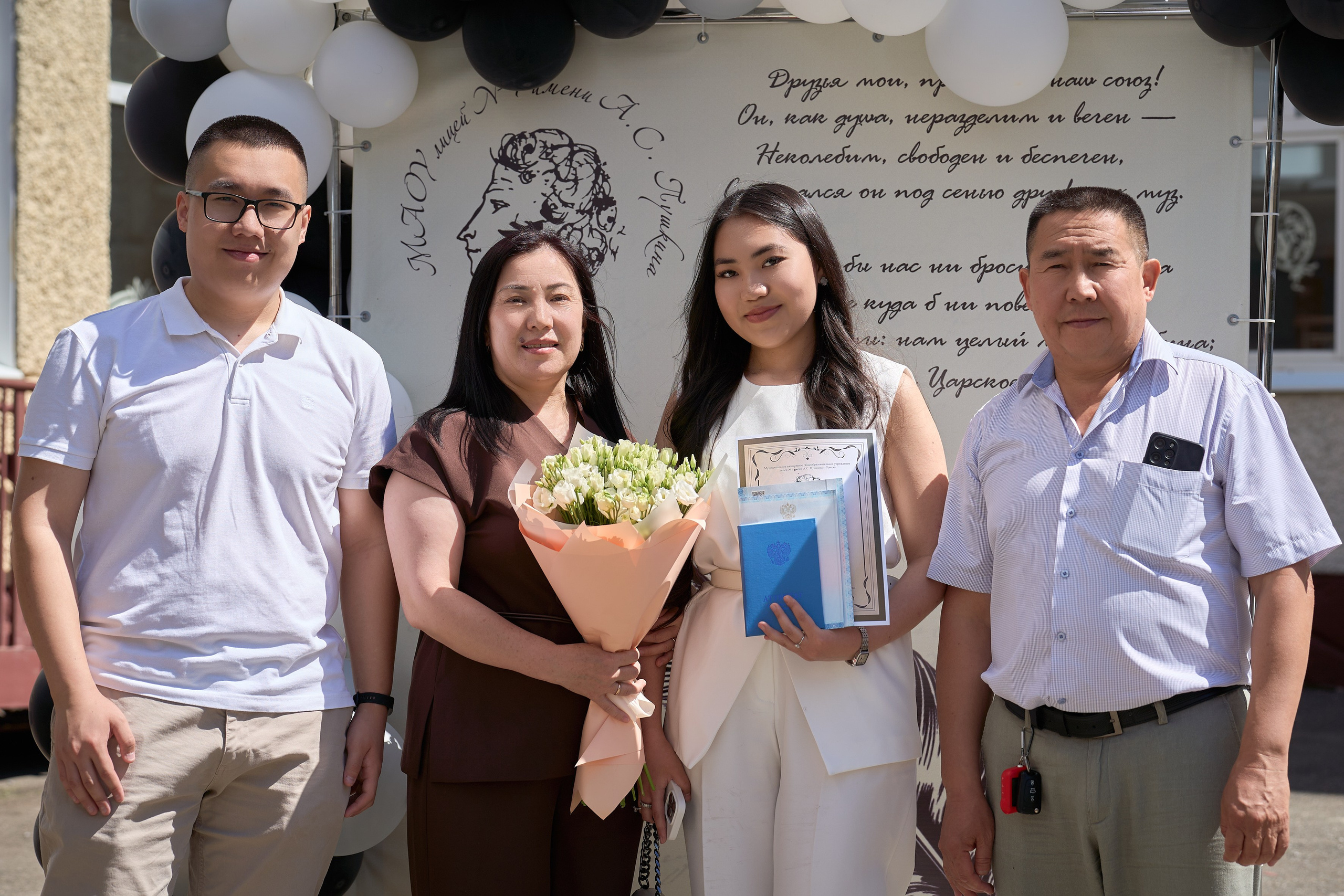 Вручение аттестатов 11 класс. Репортажный и портретный фотограф в Томске Ларионов Артём