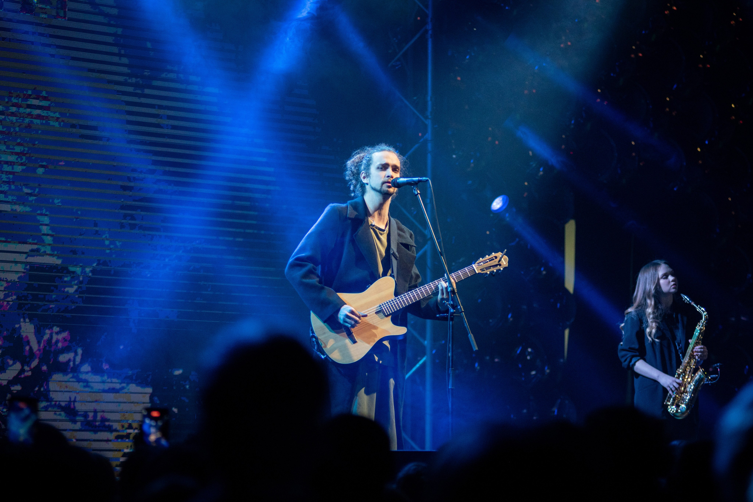 Музыканты группы «Лампабикт» на сцене Prime Hall в синем концертном свете