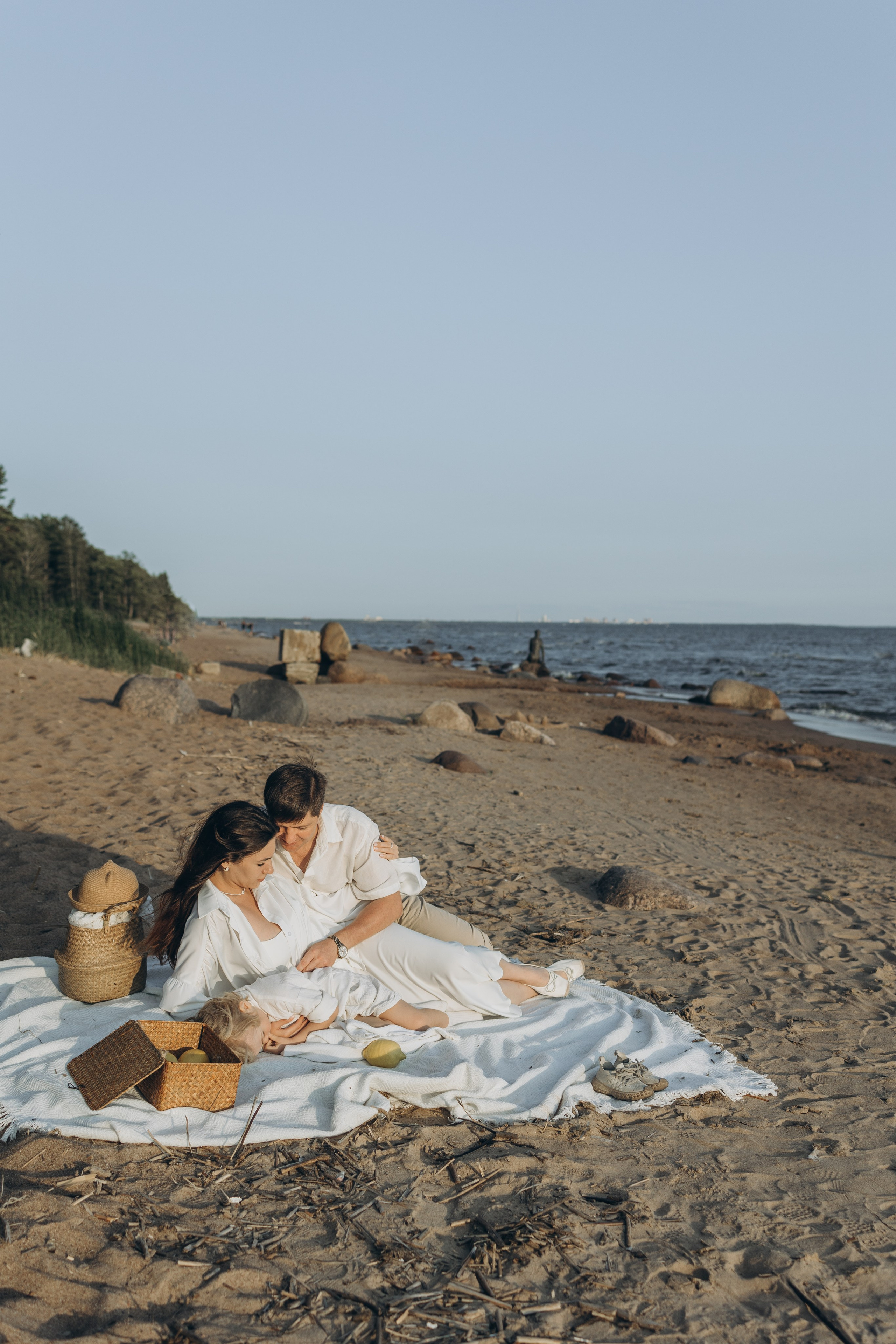 Эмилия, Дмитрий и Демид на Финском заливе. Семейный фотограф в Москве Виктория Ястребинская