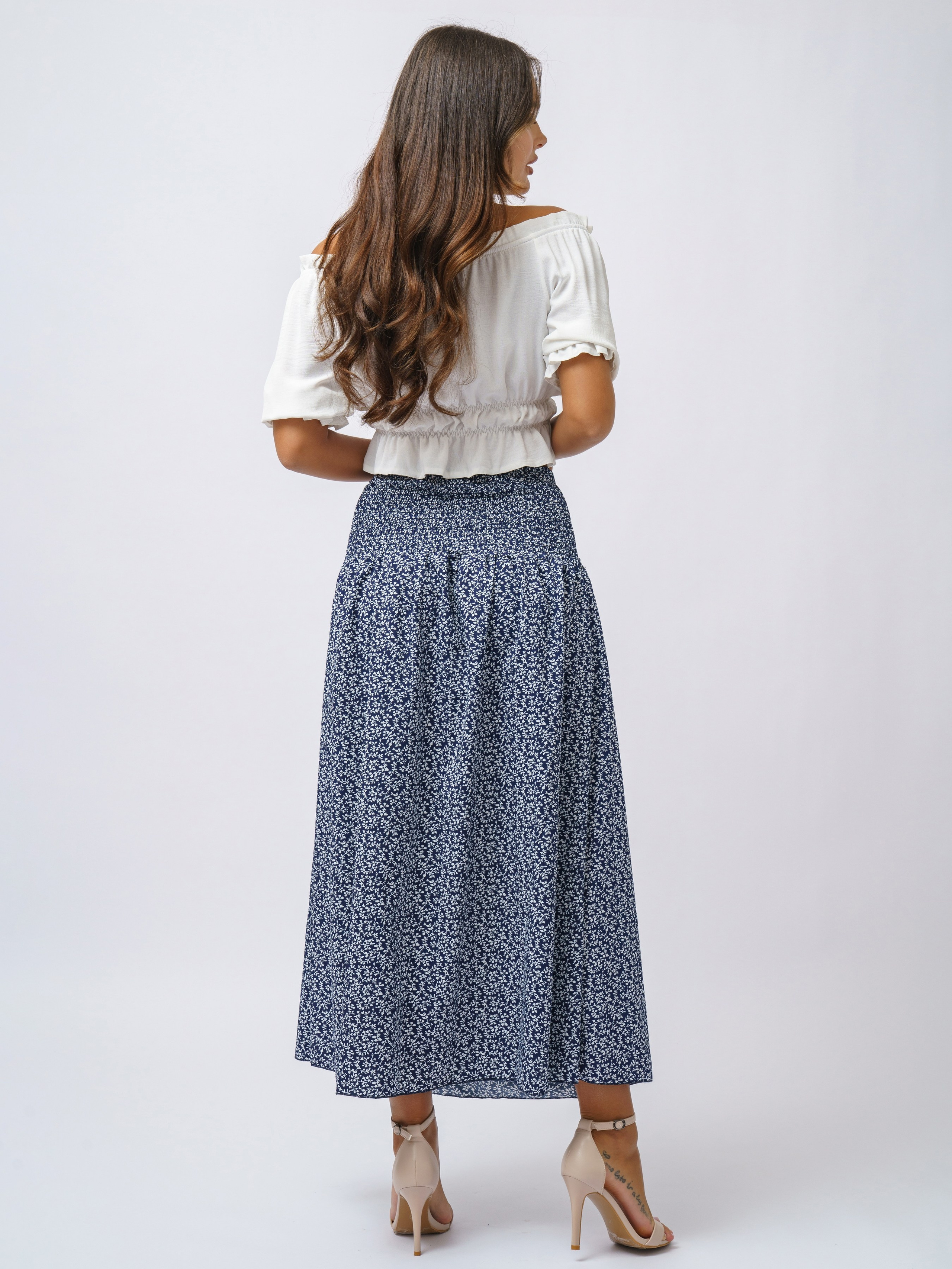 Юбки, модель Юлия. KED Production — продакшн из СПб. Создаём фото, видео и контент, который помогает брендам и селлерам продавать больше