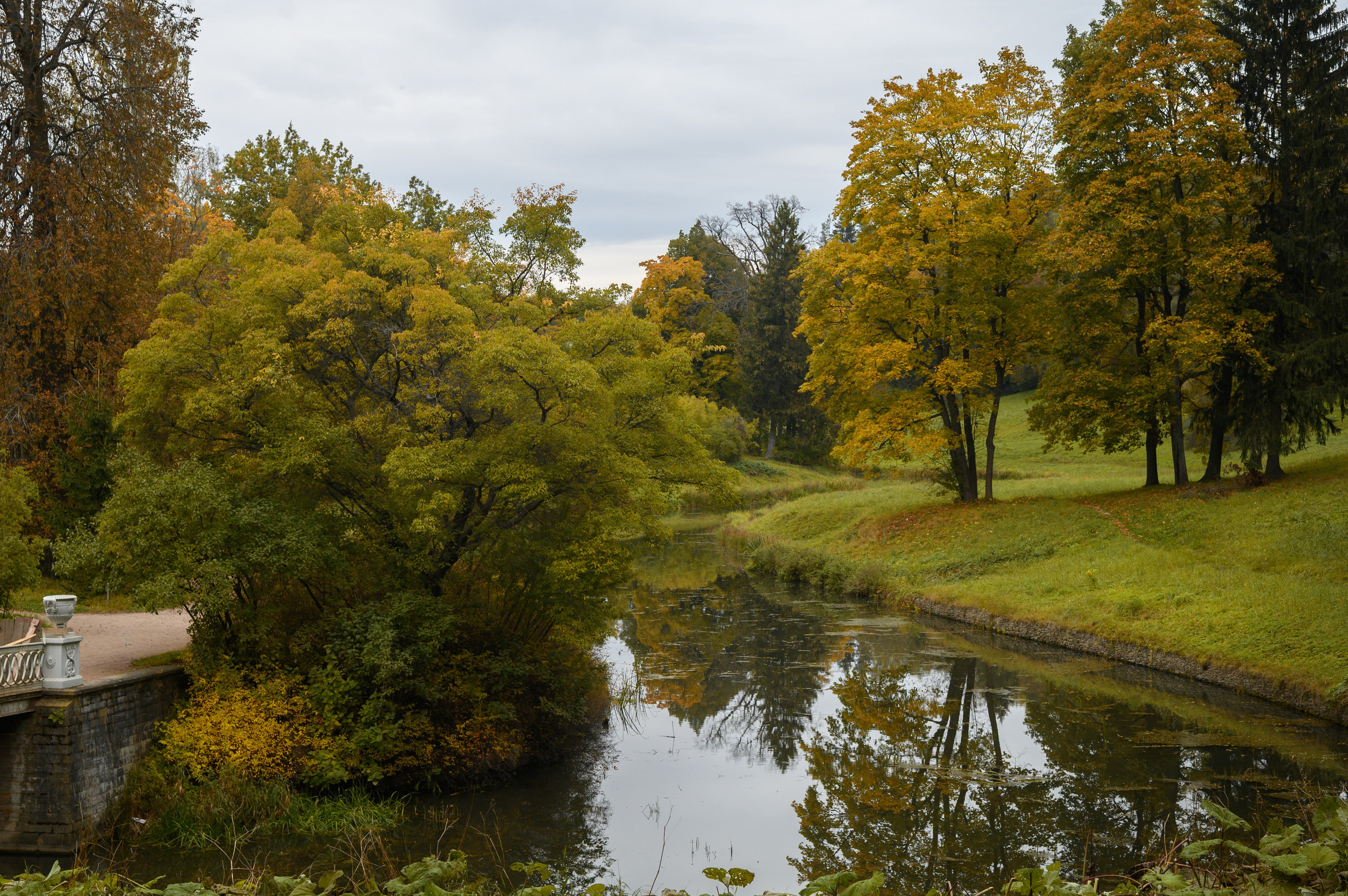 Осень в Павловском парке в Ленинградской области