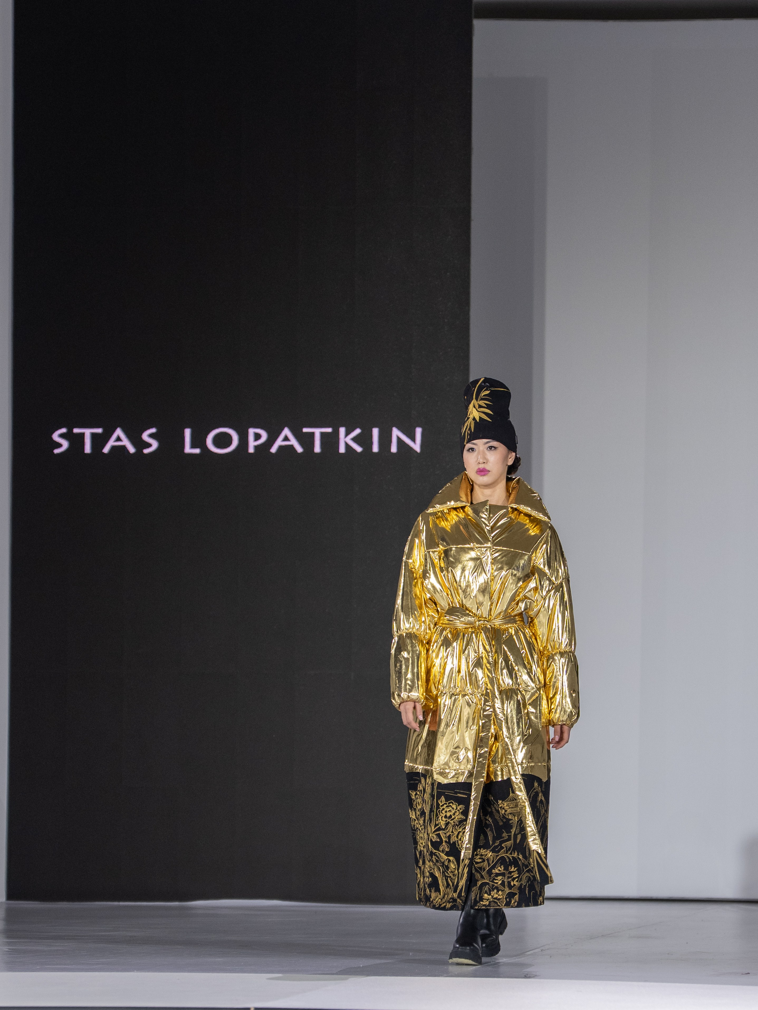 Дизайнер Stas Lopatkin. Сайт Алматинского НЮ АРТ, будуар и фэшн фотографа Дениса Карпенко