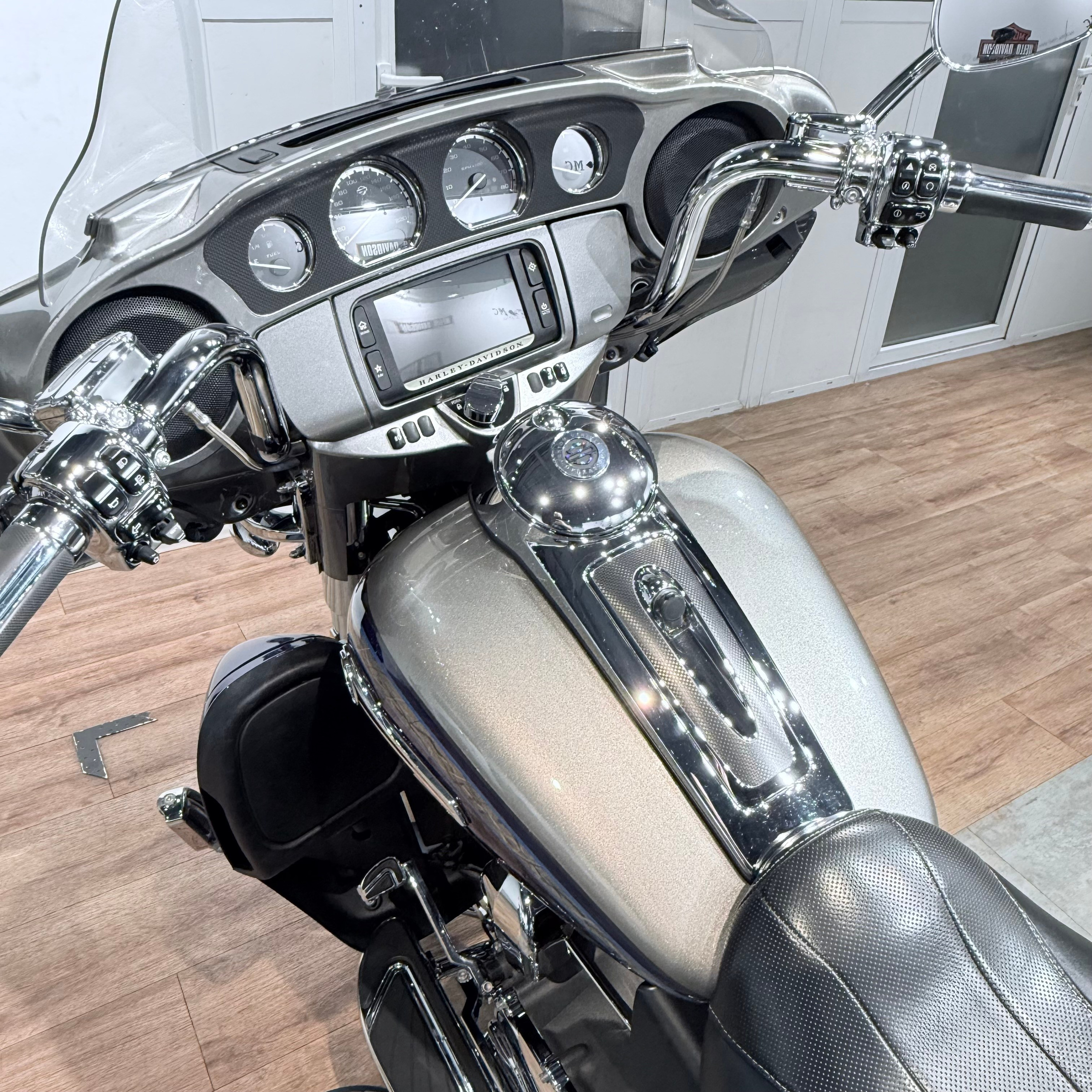 Мотоциклы Harley-Davidson 2016 CVO Limited 110 АВS Раlladium (Touring) — купить мотоцикл. Hello Davidson, Москва. Только хорошие мотоциклы…