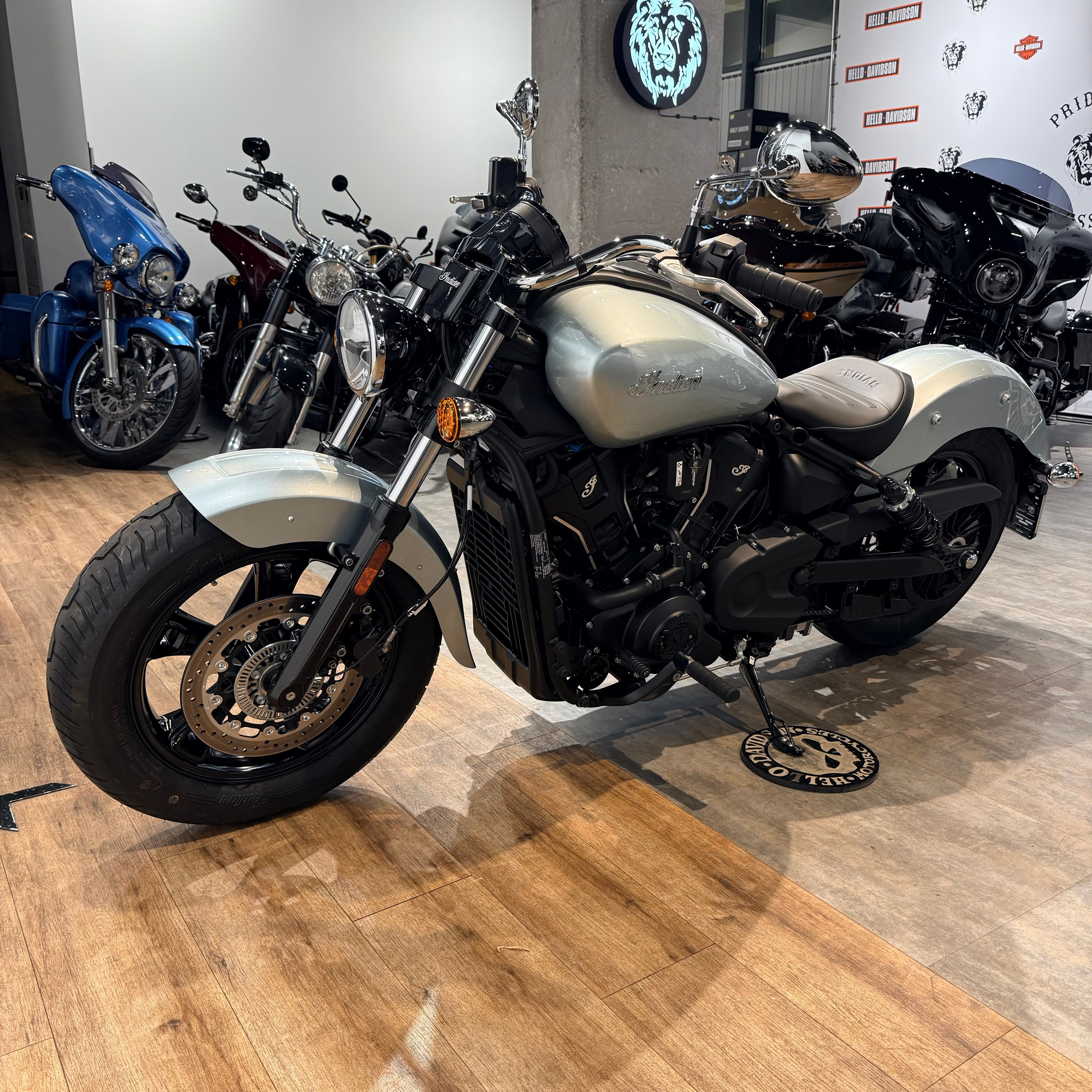 2025 NEW INDIAN Scout Sixty Limited Silver Quartz. Hello Davidson, Москва. Только хорошие мотоциклы…