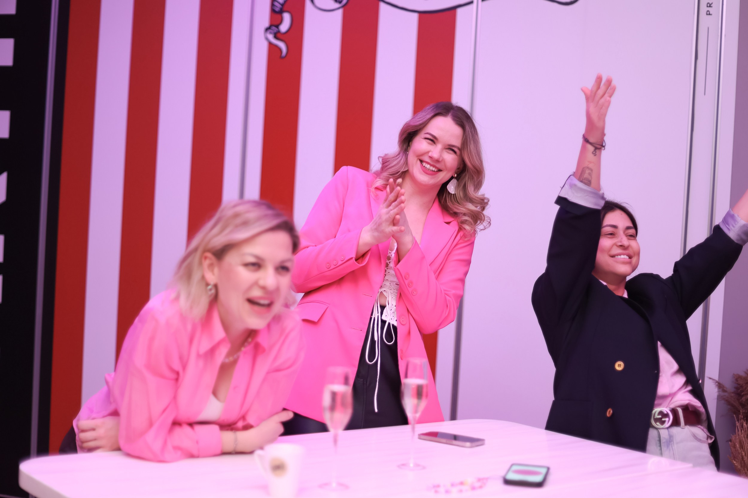 Вечеринка 8 марта в EventyOn. Репортажный фотограф видеограф в Москве Ольга Плаксина