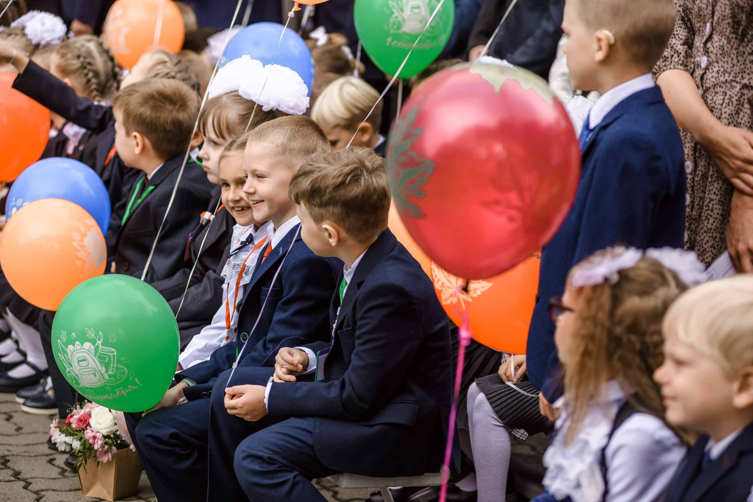 Линейка 11-е классы 2023. Фотограф Галина Лисанова, г. Брянск