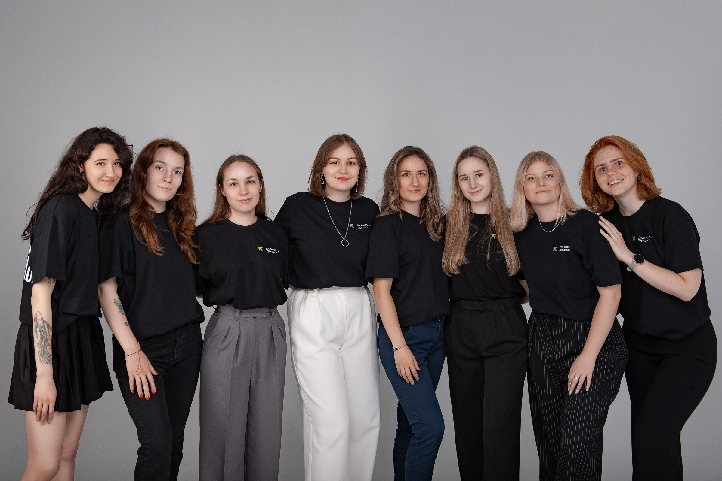 Съёмка сотрудников для сайта, портретная съёмка на чёрном или белом фоне, контент съёмка