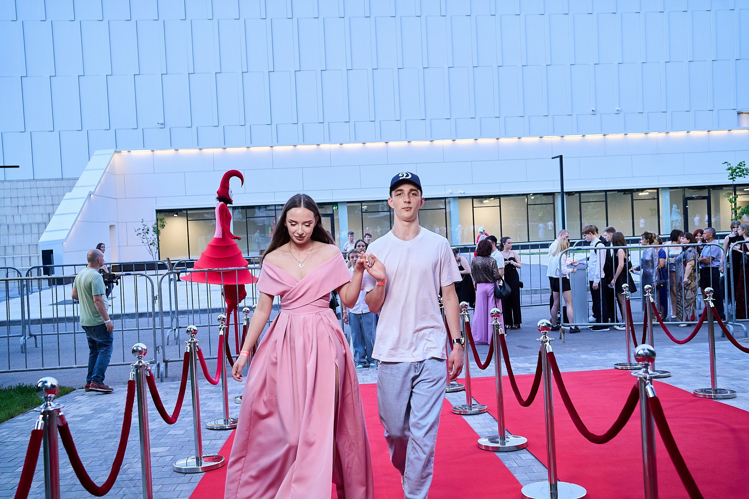 Выпускной 2024 концертный зал Академия ВТБ. Фотограф и Видеограф в Москве. Олег Корушев