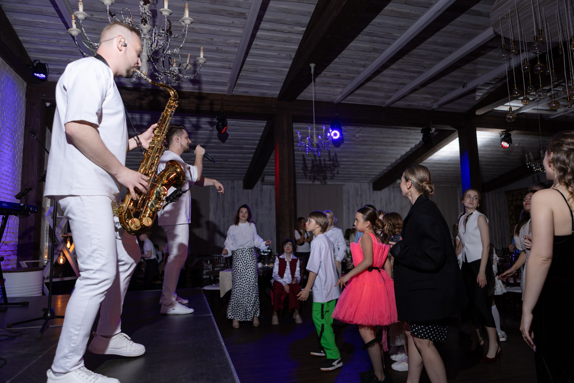 Яркая фотосессия для выпускного 4 класса в ресторане Весенний лофт. Семейный и детский фотограф в СПБ, Пушкин, Колпино, Славянка, Тосно