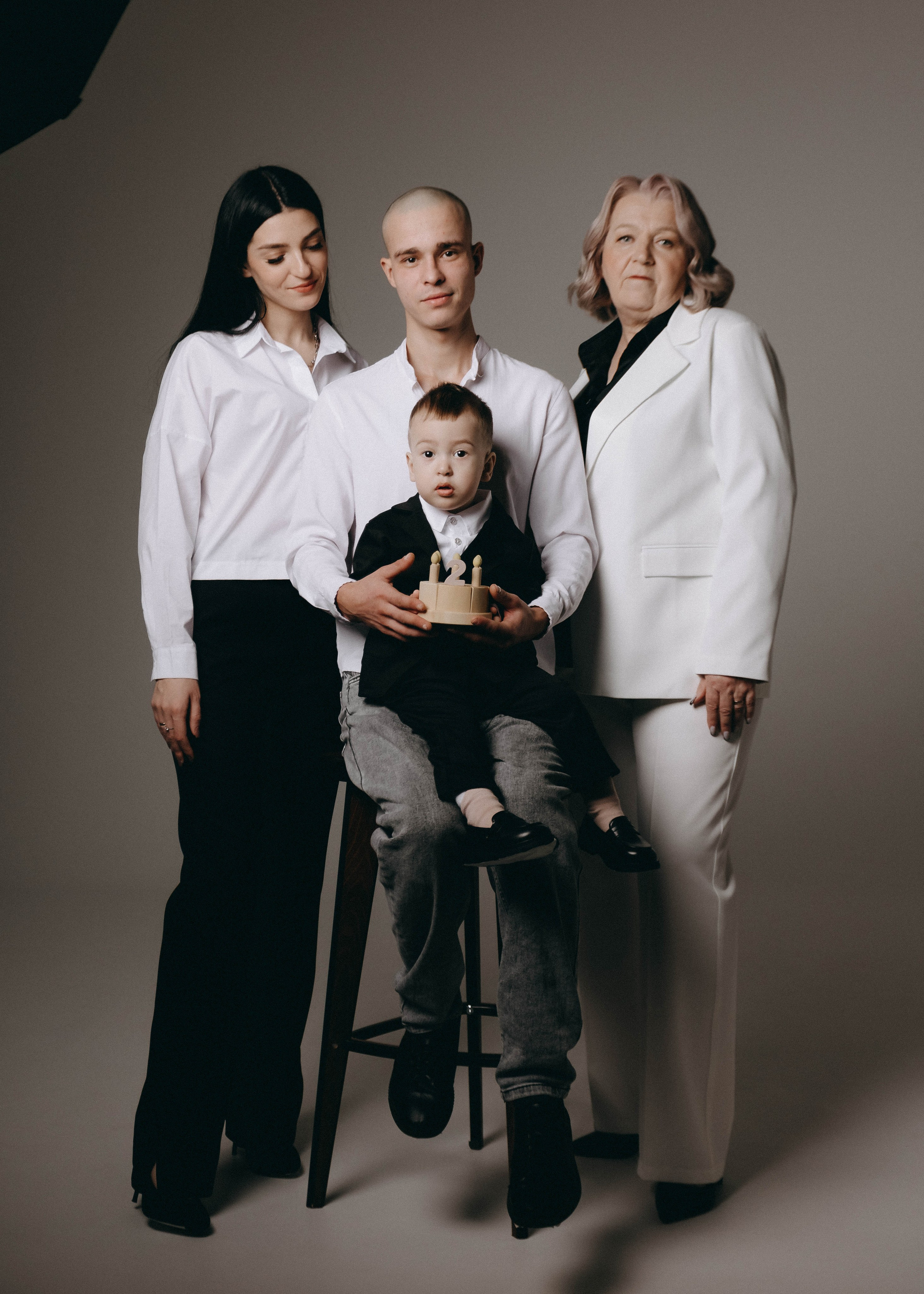 Эмиру 2 годика (на циклораме). Семейный фотограф Софи Симакова в Волгограде и Волжском