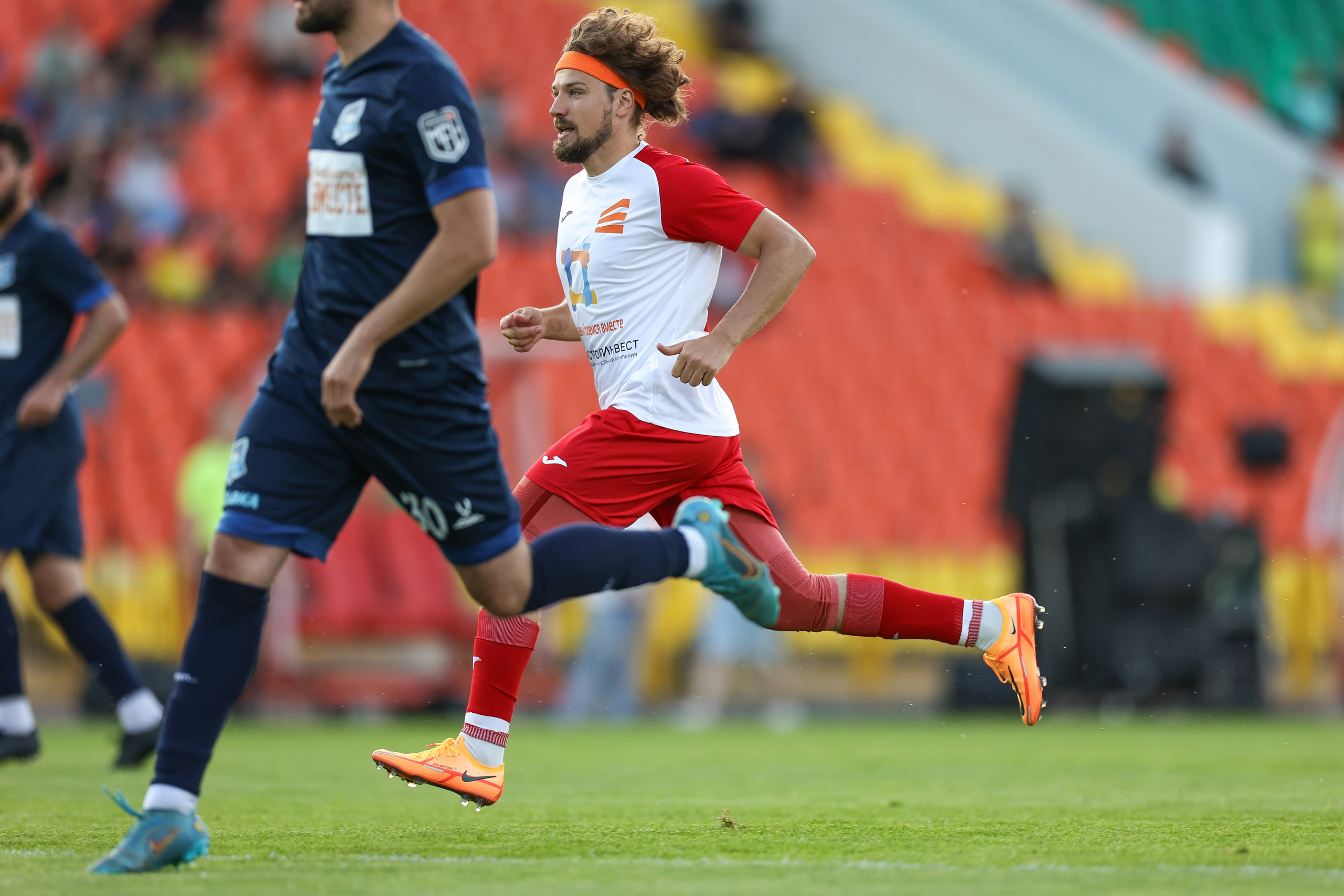 Благотворительный футбольный матч Друзья Бурмистрова vs ФК Fight Nights. Спортивный репортажный фотограф Казань Нафис Сиразетдинов