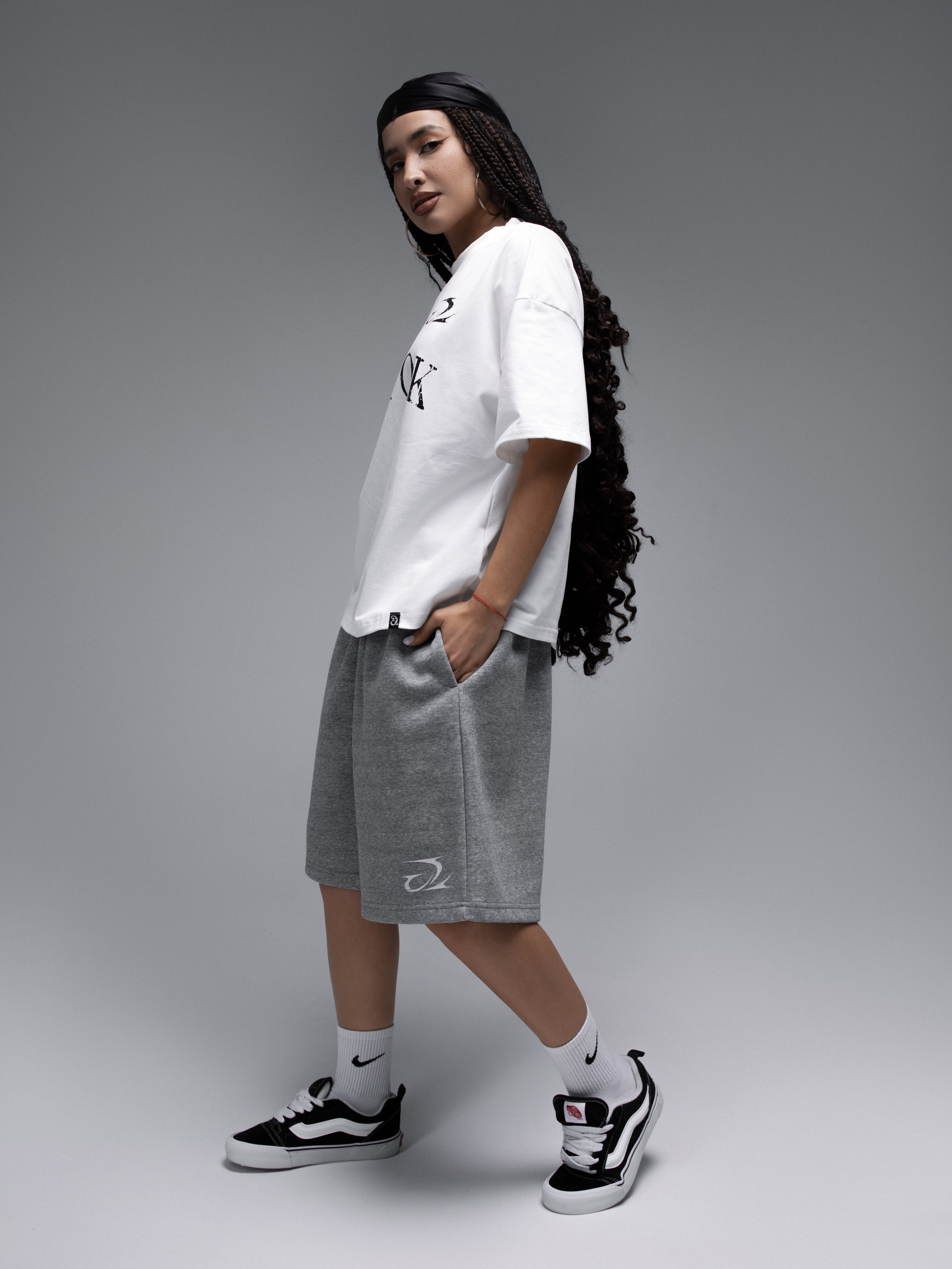 КАТАЛОГ | серый фон. RUNA production — стильные съемки для брендов