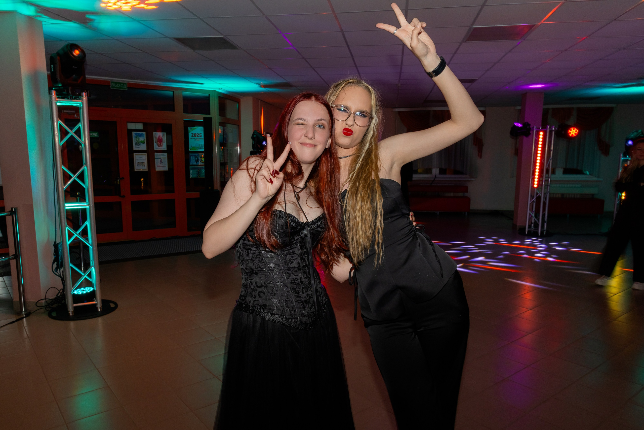 Школьный выпускной 2025 год в Минске, Беларуси. Свадебный фотограф в Минске/Беларуси Сергей Спиридонов