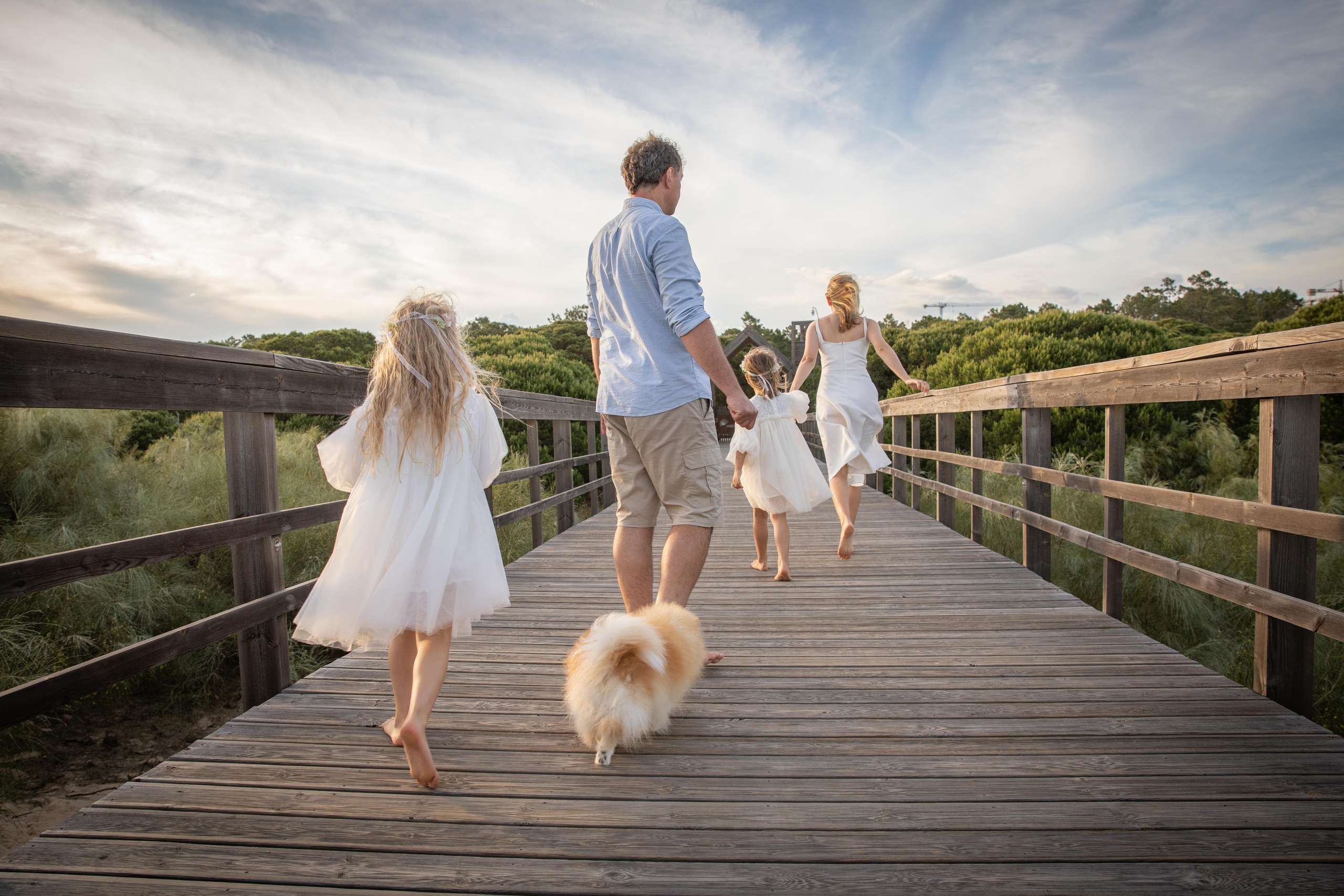 Family on the ocean. Professional Photographer in Portugal. Oksana Lomnova