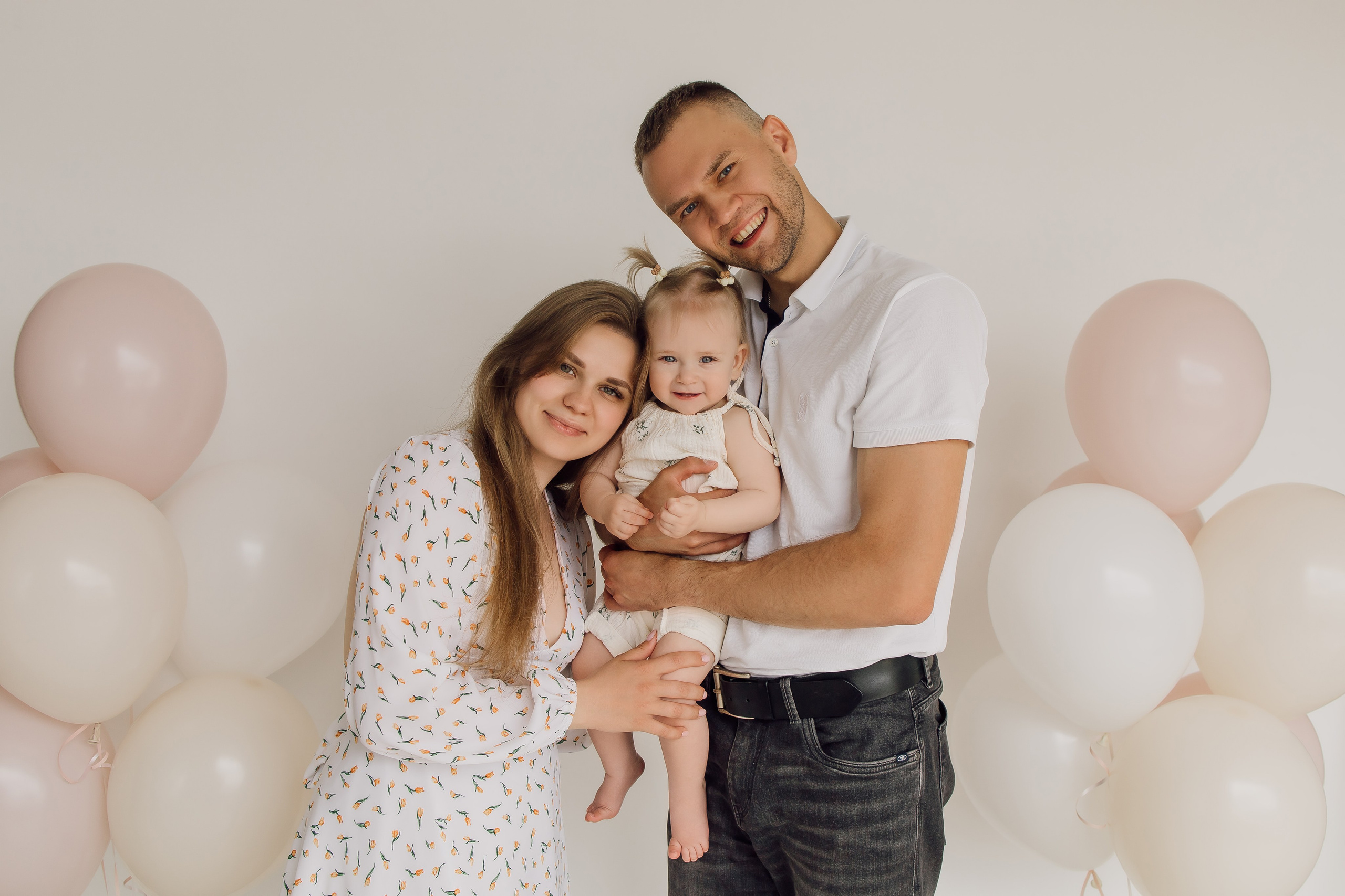 МАлышка Анечка с мамой и папой