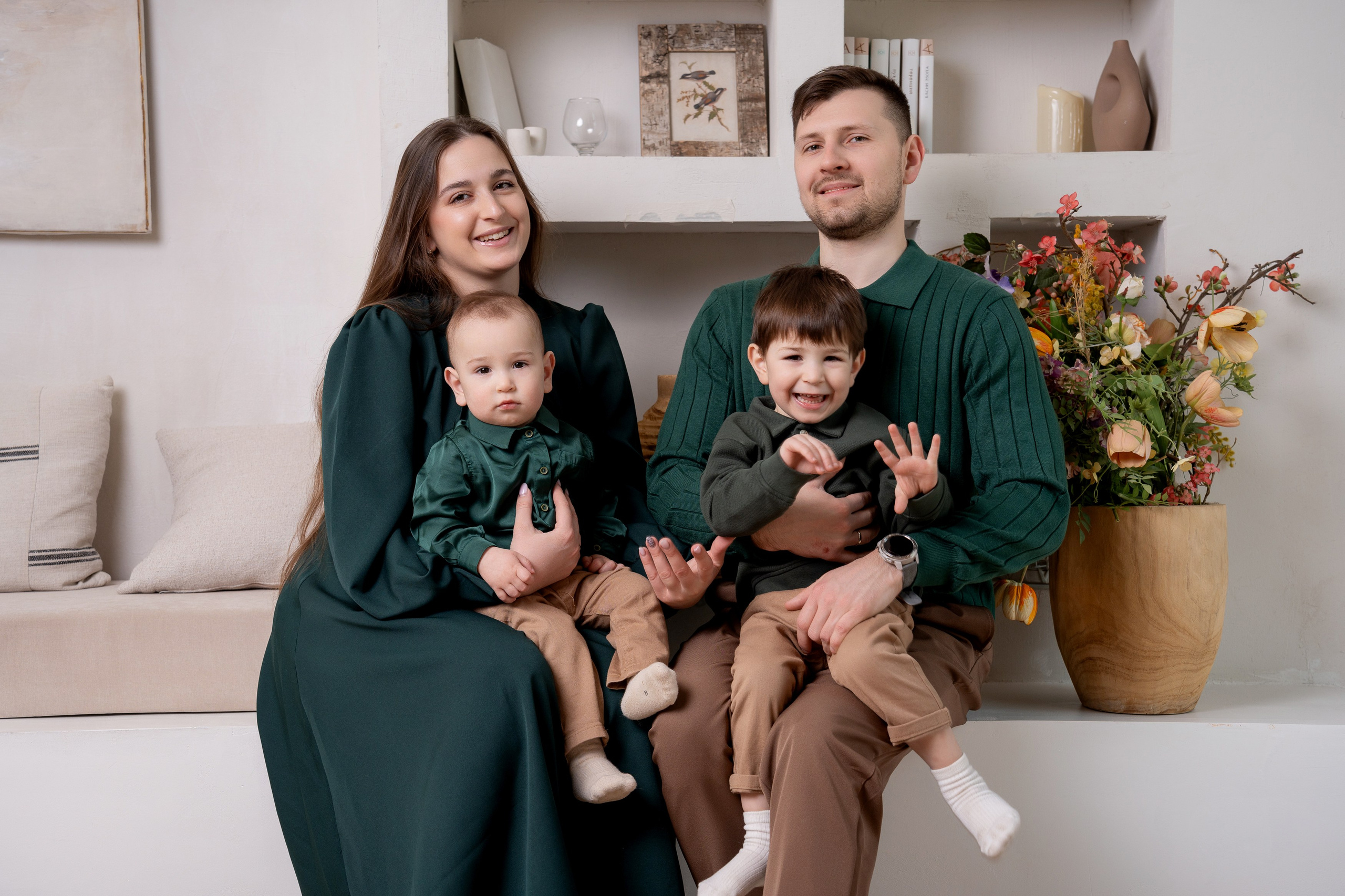 Семейная фотосессия в студии. Портретный фотограф Олеся Владимирова в Москве