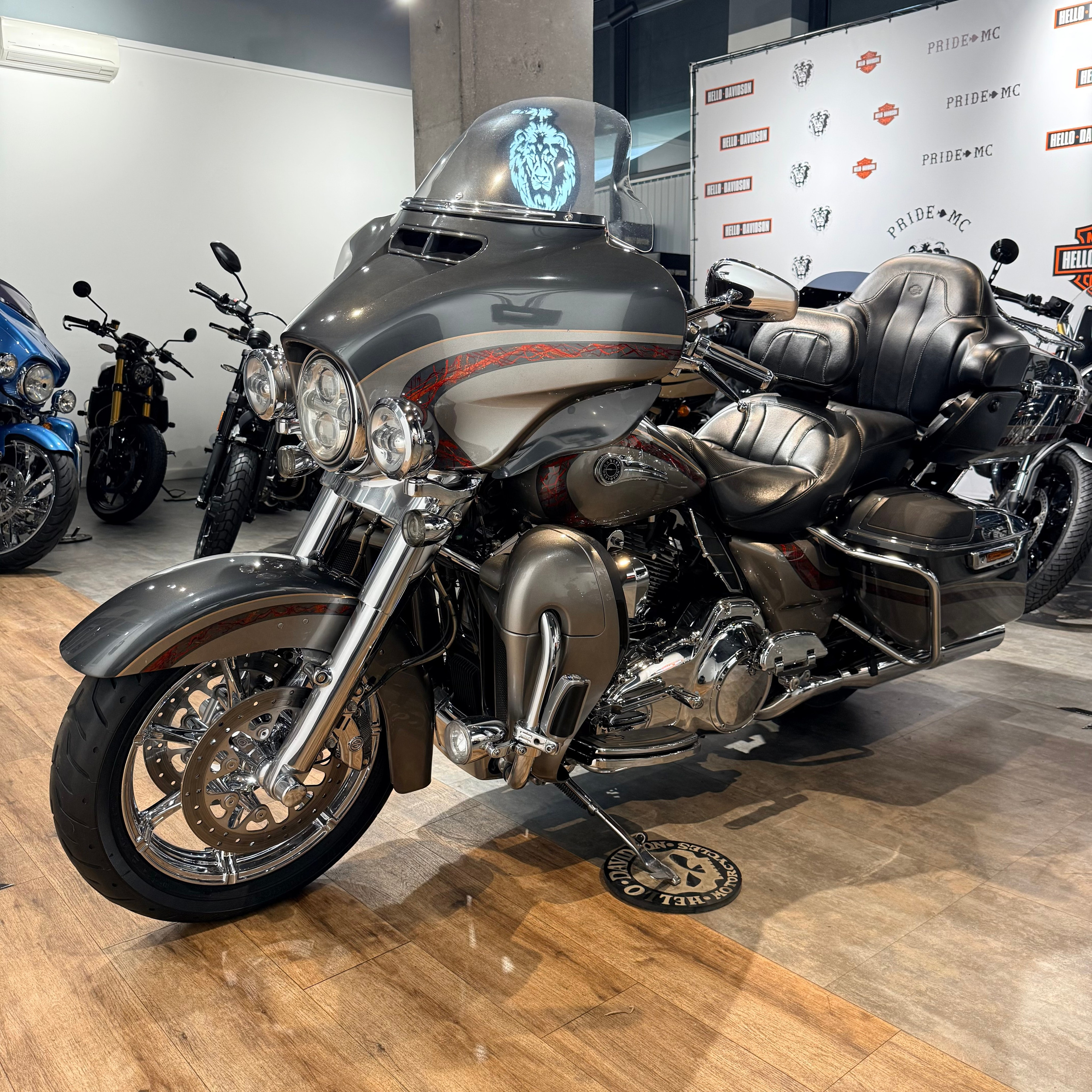 2015 CVO Еlесtra Glide Limited Сhаrсоаl Silver. Hello Davidson, Москва. Только хорошие мотоциклы…