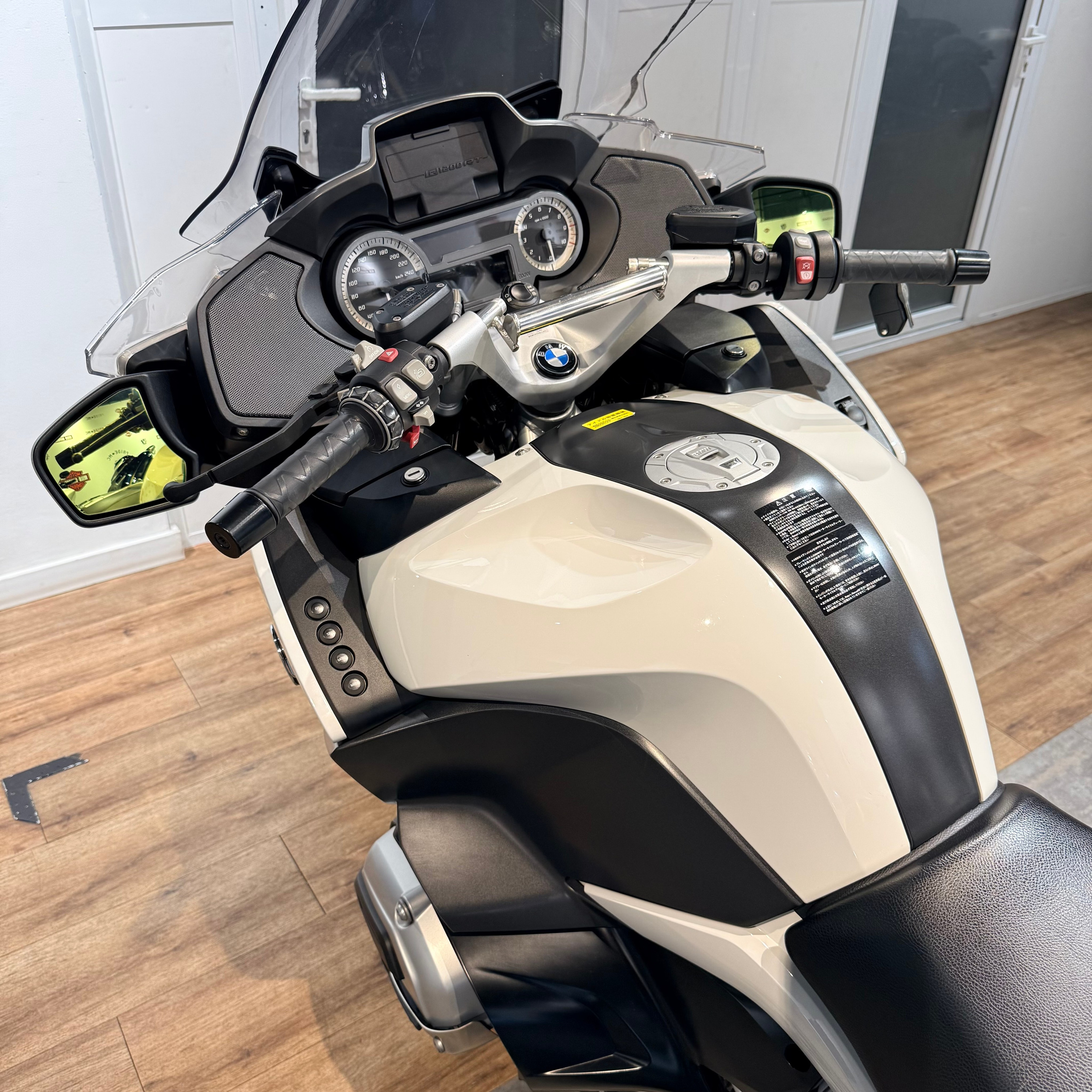 2015 BMW R1200RT Alpine White (VIN WB10*5141). Hello Davidson, Москва. Только хорошие мотоциклы…