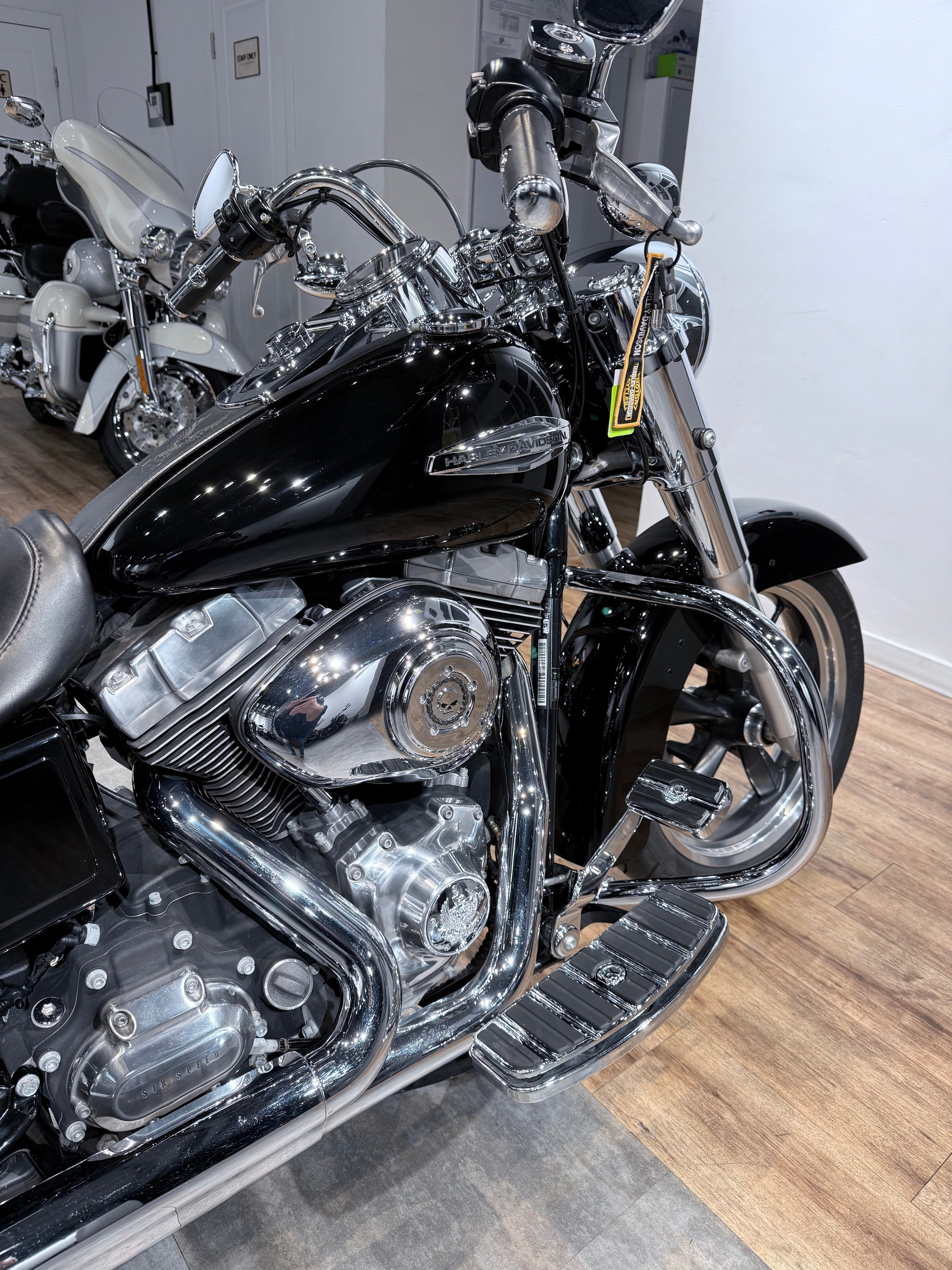 Купить Harley-Davidson 2012 HD Dyna Switchback (Vivid Black) (Softail/Dyna) — подробнее на сайте. Hello Davidson, Москва. Только хорошие мотоциклы…