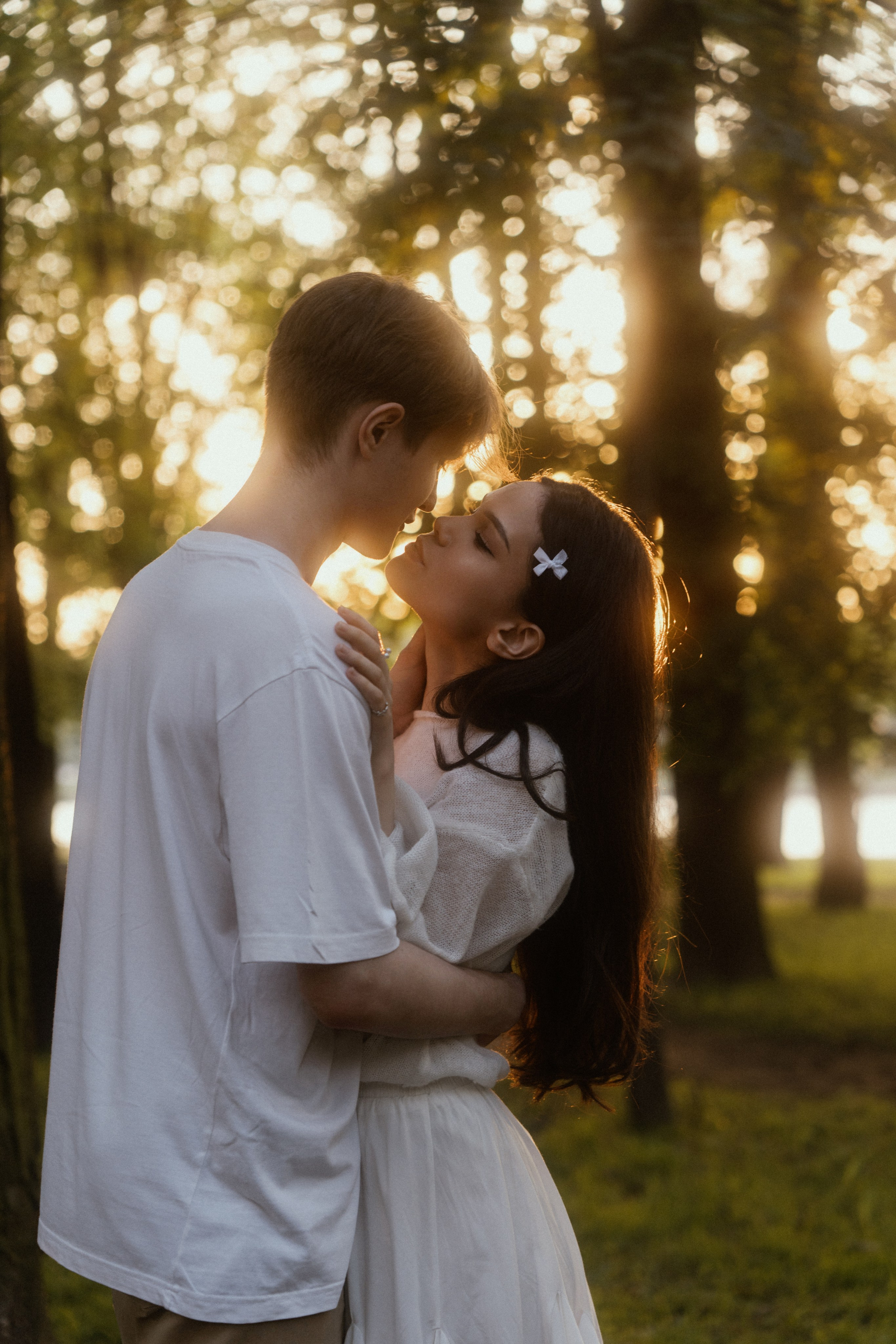 Фотосессия лавстори в Санкт-Петербурге. Лопухинский сад.