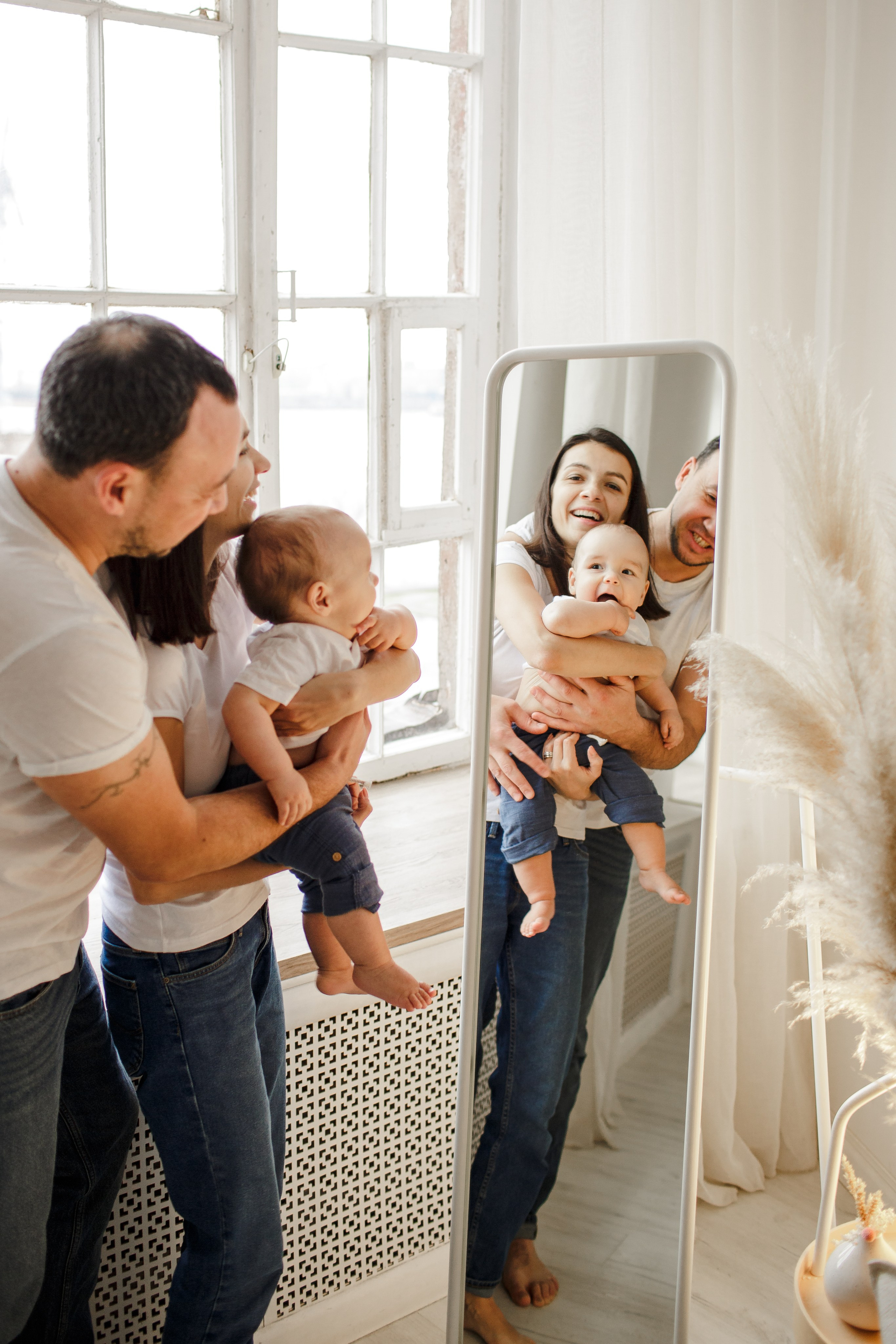 Семейная фотосессия в студии. Свадебный фотограф Кирилл Белый