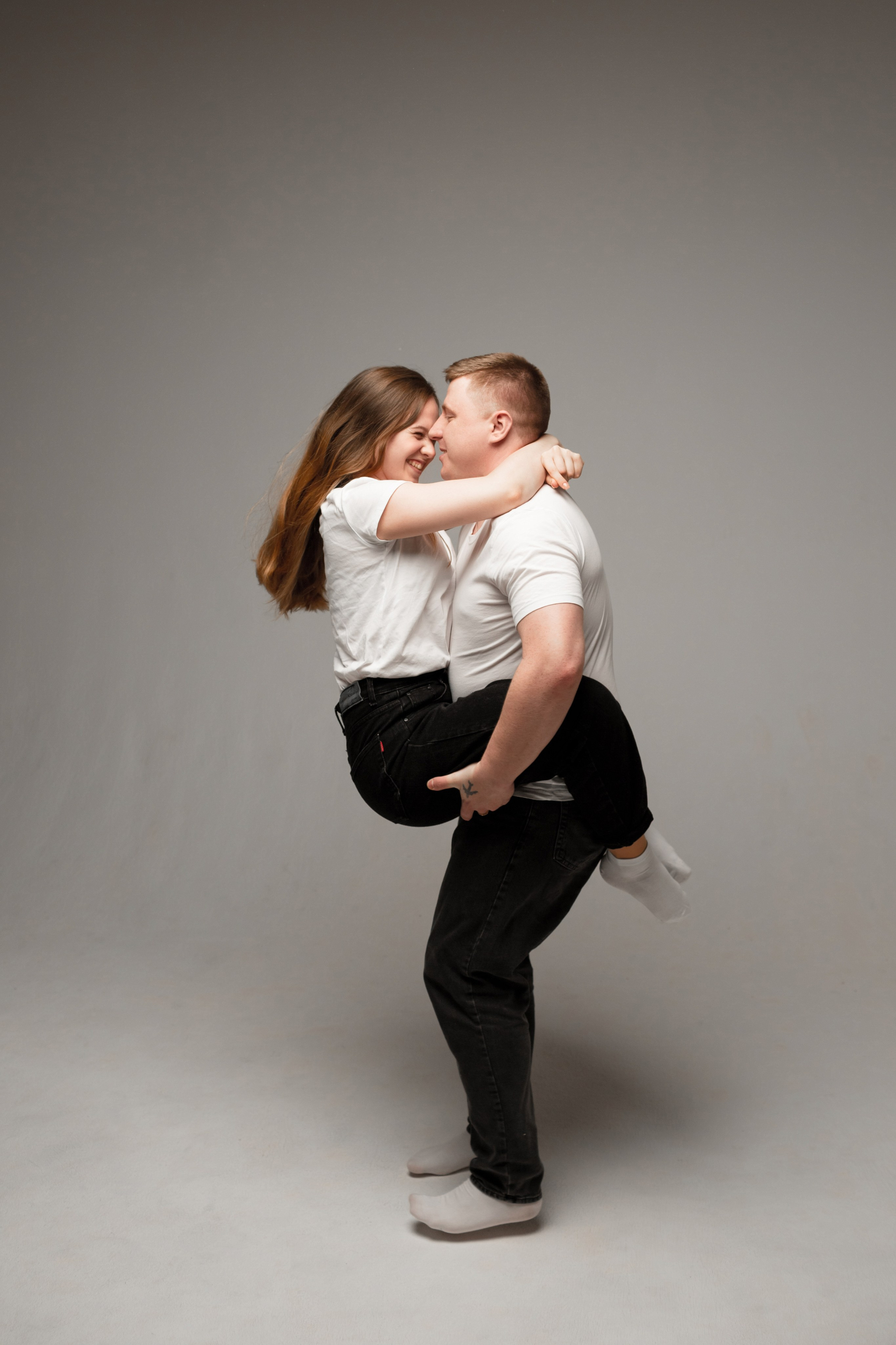 Фотосессия love story в студии. Свадебный фотограф Кирилл Белый