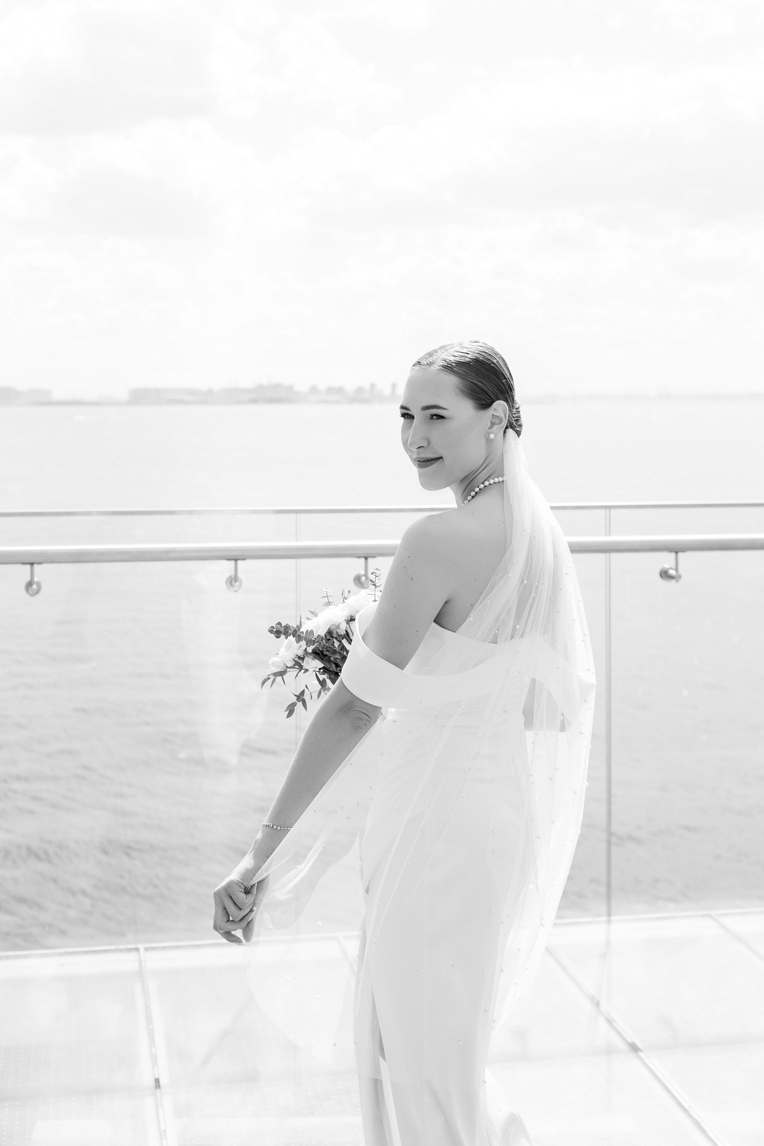 Свадебная фотопрогулка у Лахты. Свадебный фотограф Кирилл Белый