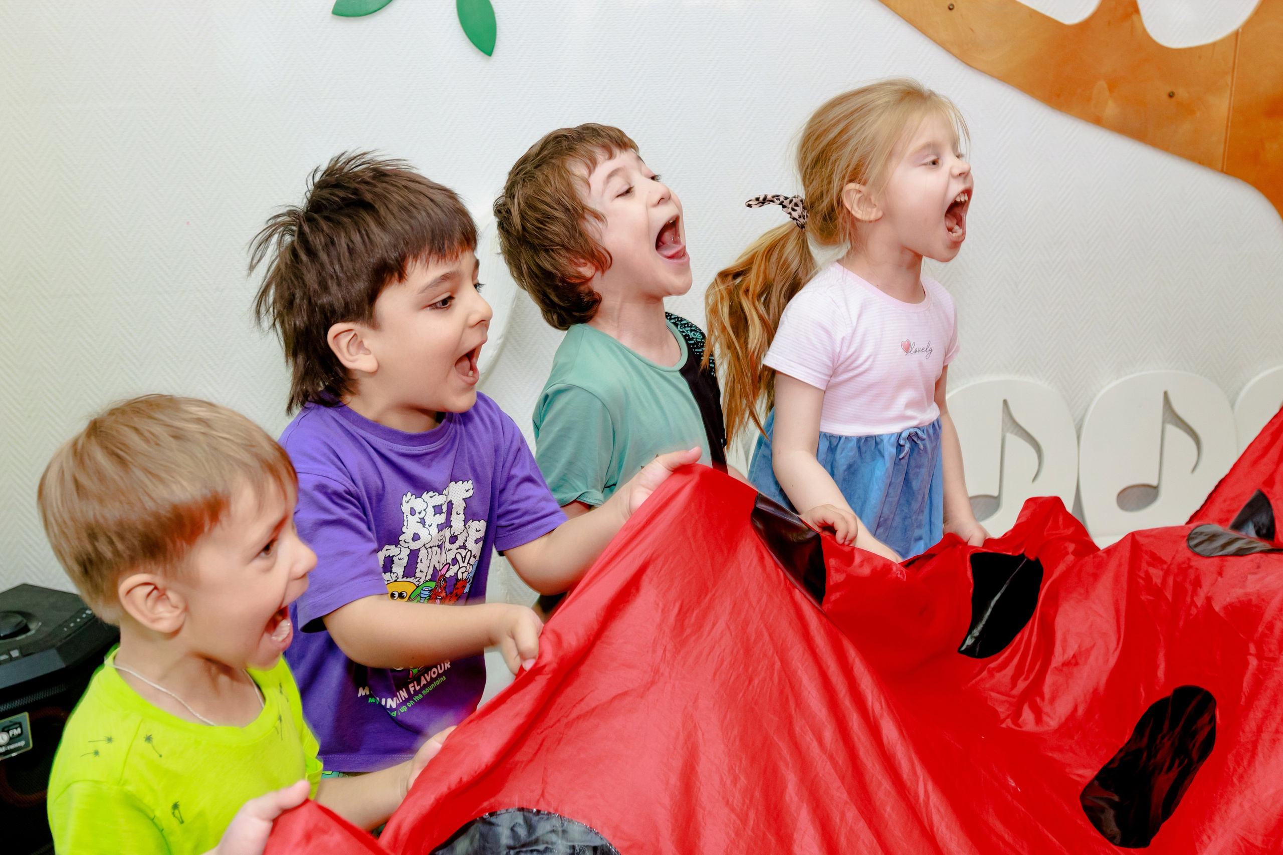 День рождения в детском саду. Выпускные альбомы в Москве и Московской области