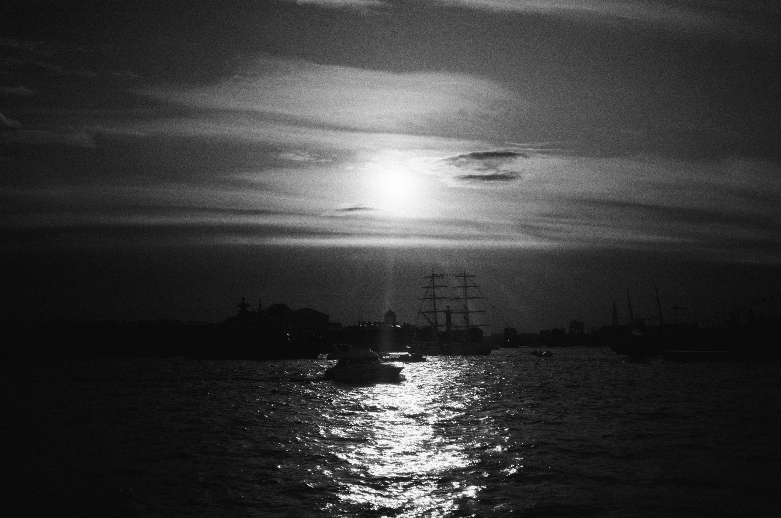 Санкт-Петербург, набережная, Исакиевский / Adox 100 / Revue 35CC