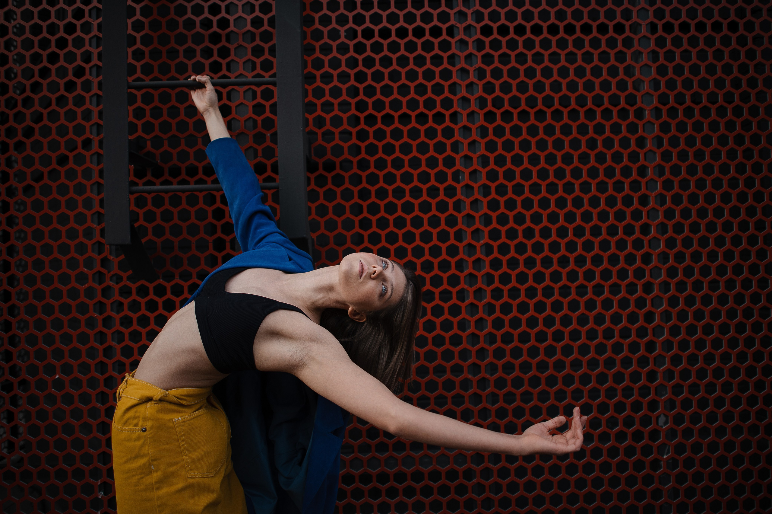 Екатерина, выпускница ЯГТИ имени Фирса Шишигина. Портретная прогулка по городу. Свадебный фотограф в Ярославле Денис Медоваров