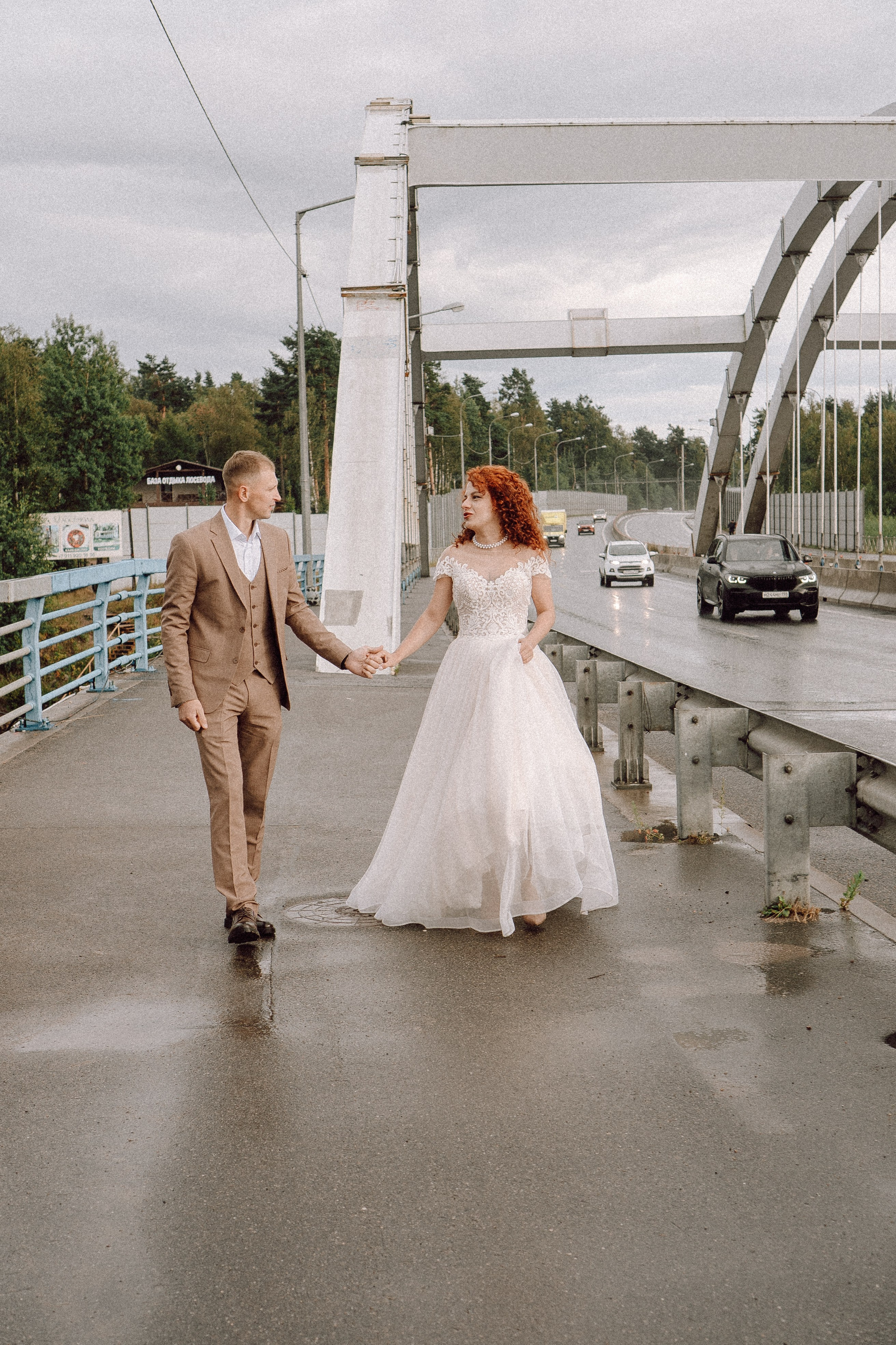 СВАДЕБНАЯ ФОТОСЕССИИЯ ПАРЫ В ГОРОДЕ ПРИОЗЕРСК В СОСНОВОМ ЛЕСУ И С ПИКАПОМ. Профессиональный фотограф, Санкт-Петербург — Виктория Богомолова