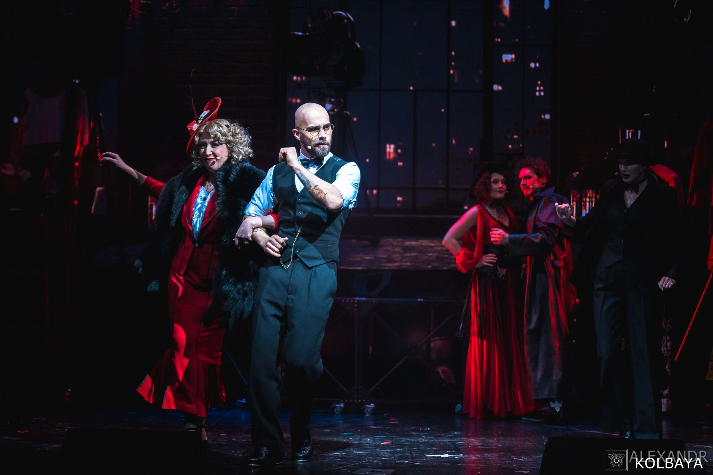Фотографии со спектакля «Привет, я тетя Чарли». Концертный и театральный репортажный фотограф в Москве Александр Колбая