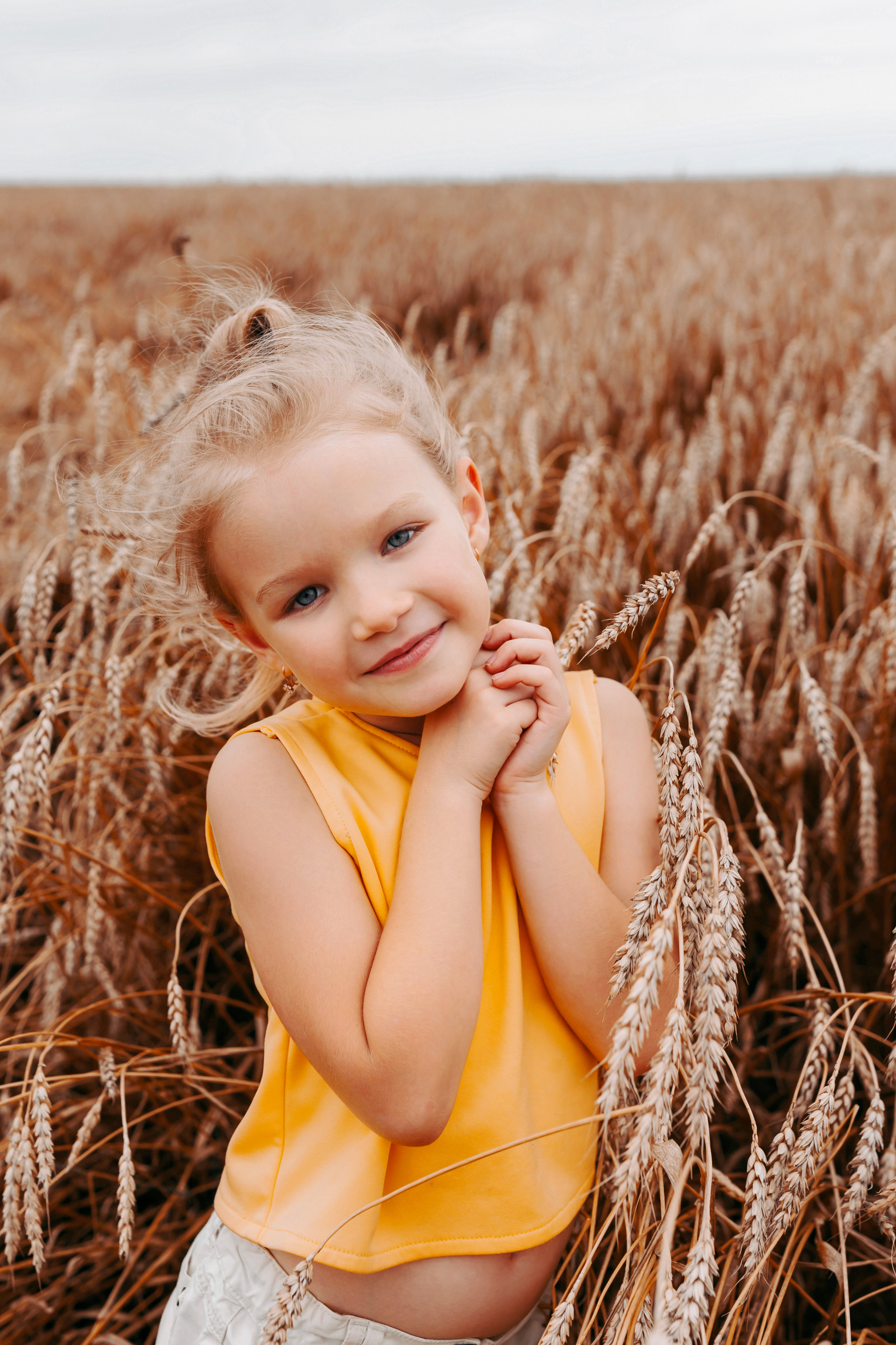 Семейная фотосессия в поле. Фотограф Ким Наталья в Красноярске