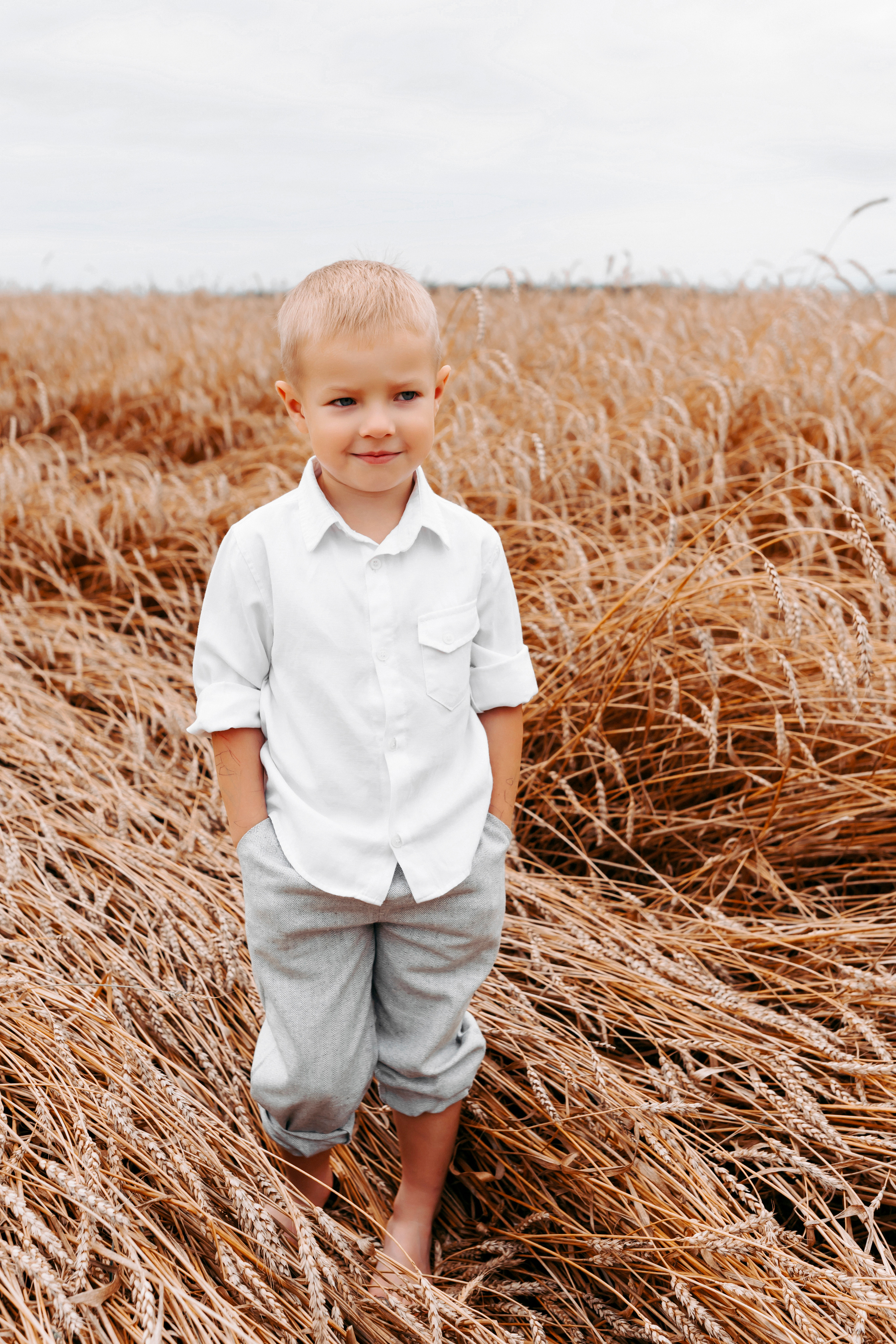 Семейная фотосессия в поле. Фотограф Ким Наталья в Красноярске